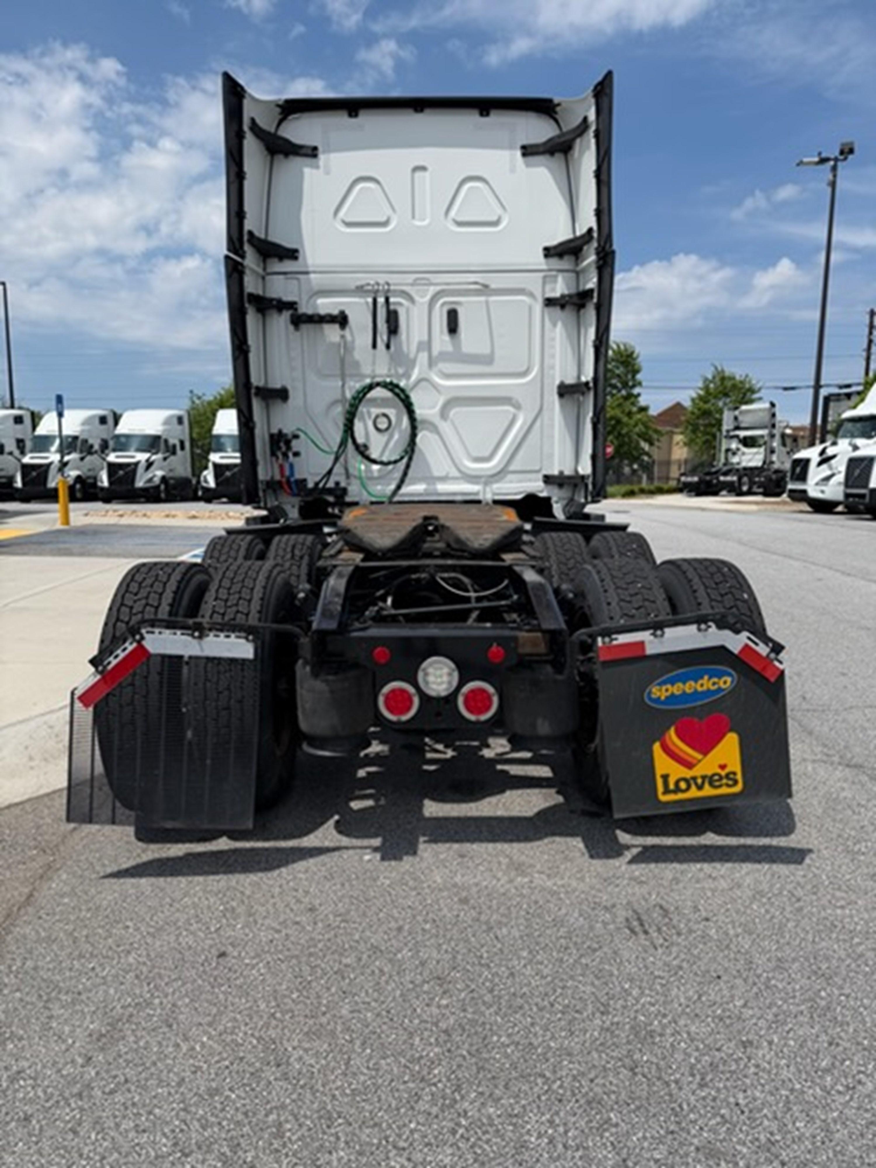 2023 Freightliner Cascadia in GA — photo 4
