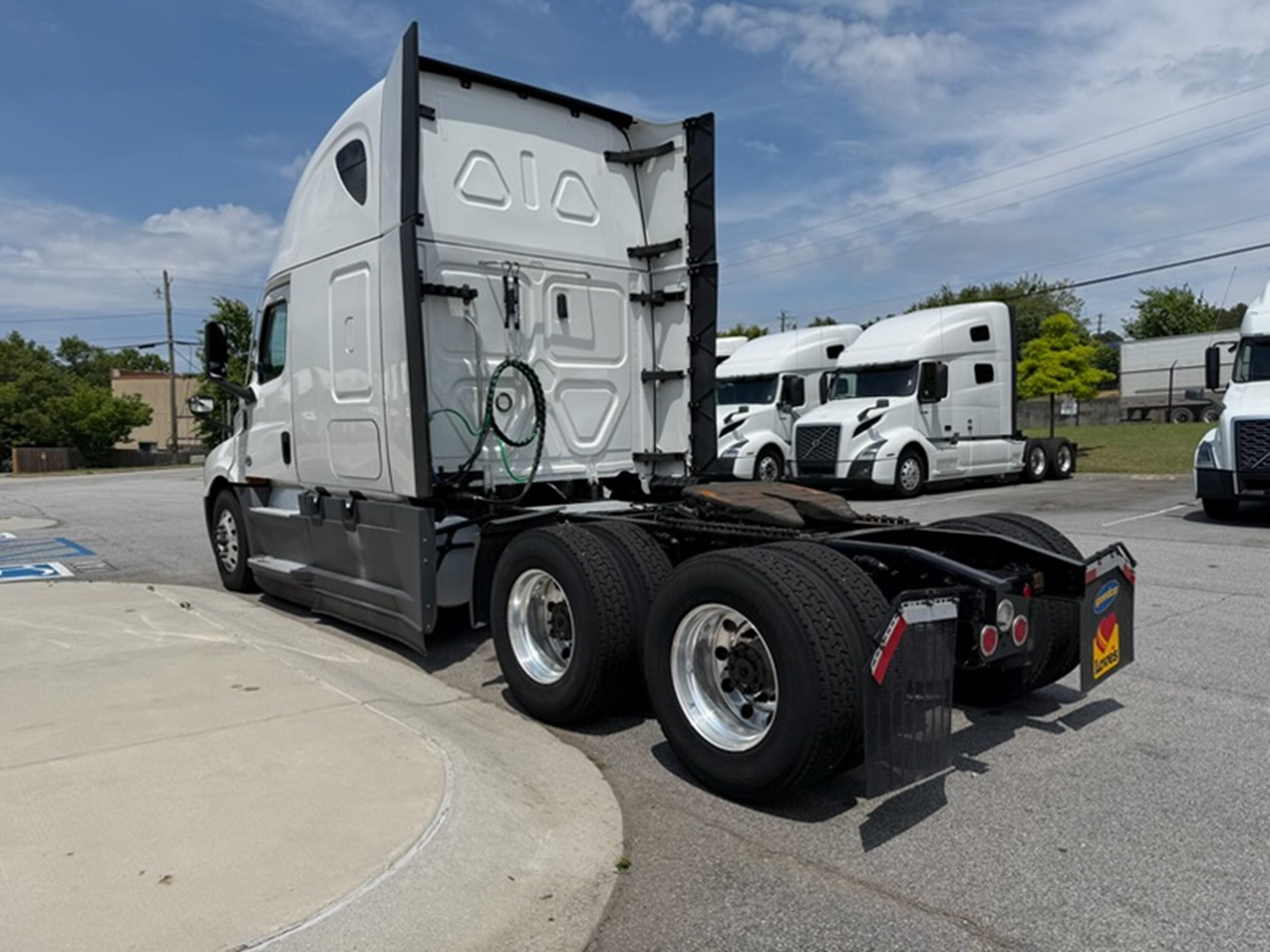 2023 Freightliner Cascadia in GA — photo 5