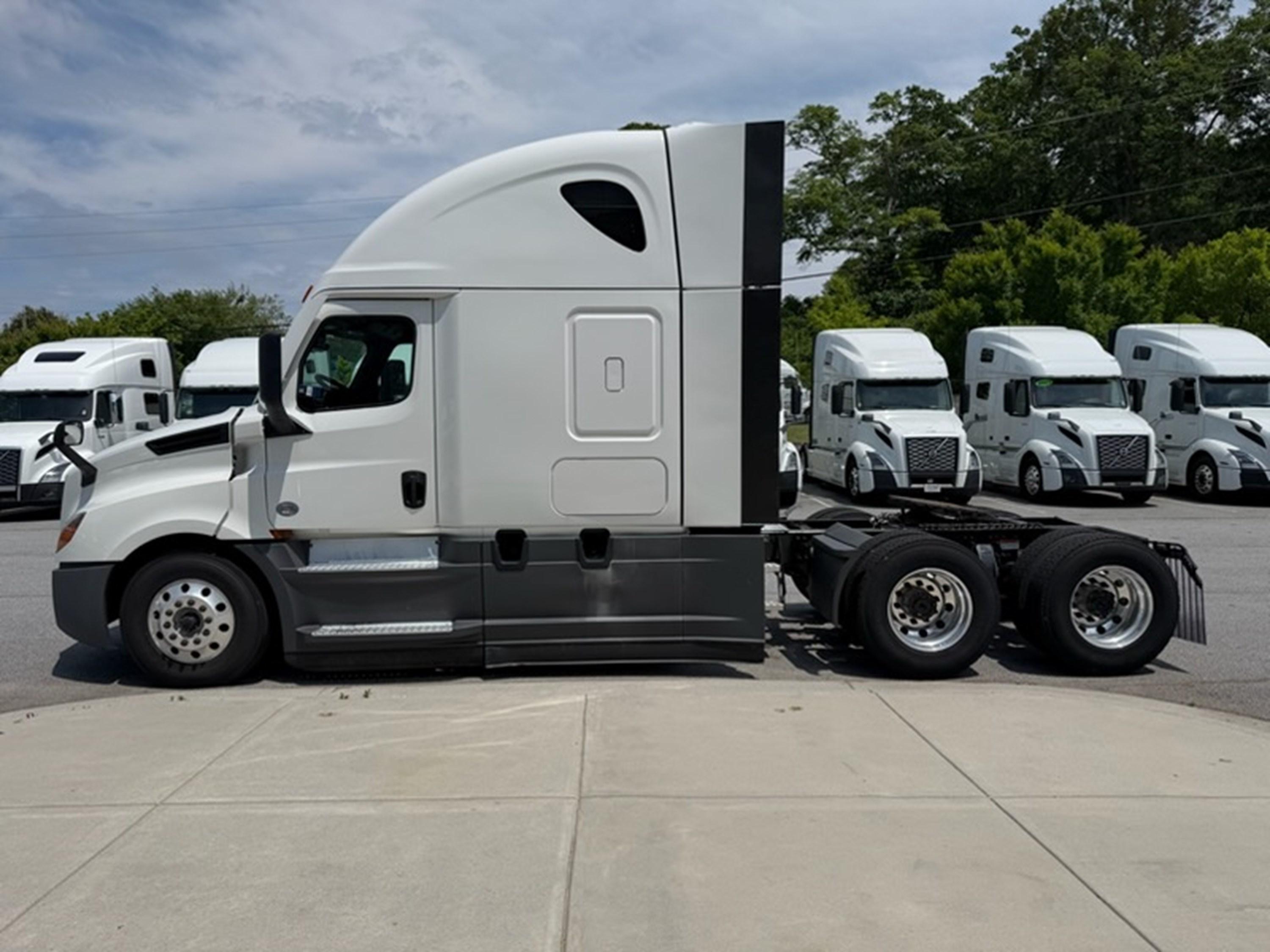2023 Freightliner Cascadia in GA — photo 6