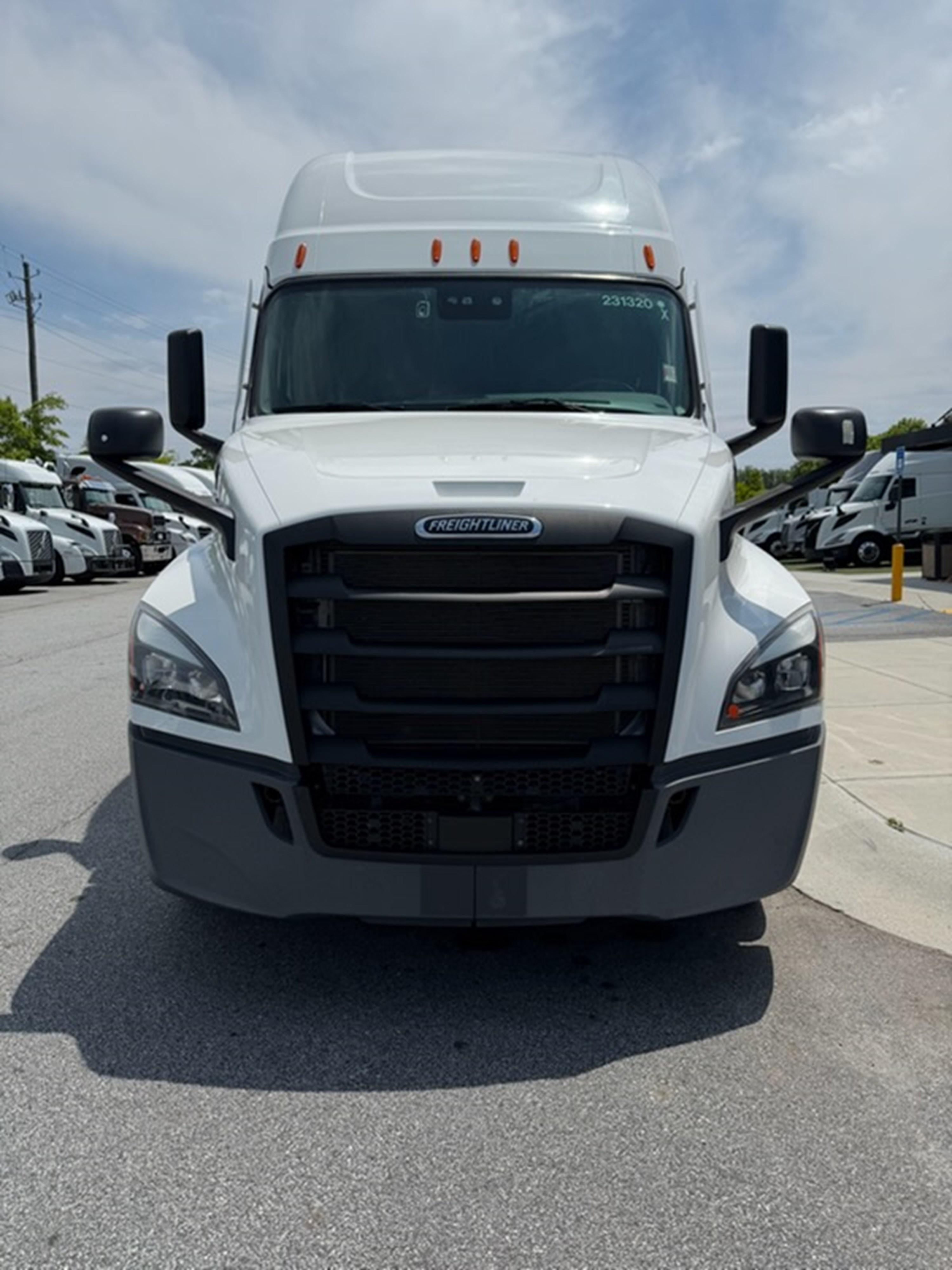 2023 Freightliner Cascadia in GA — photo 8