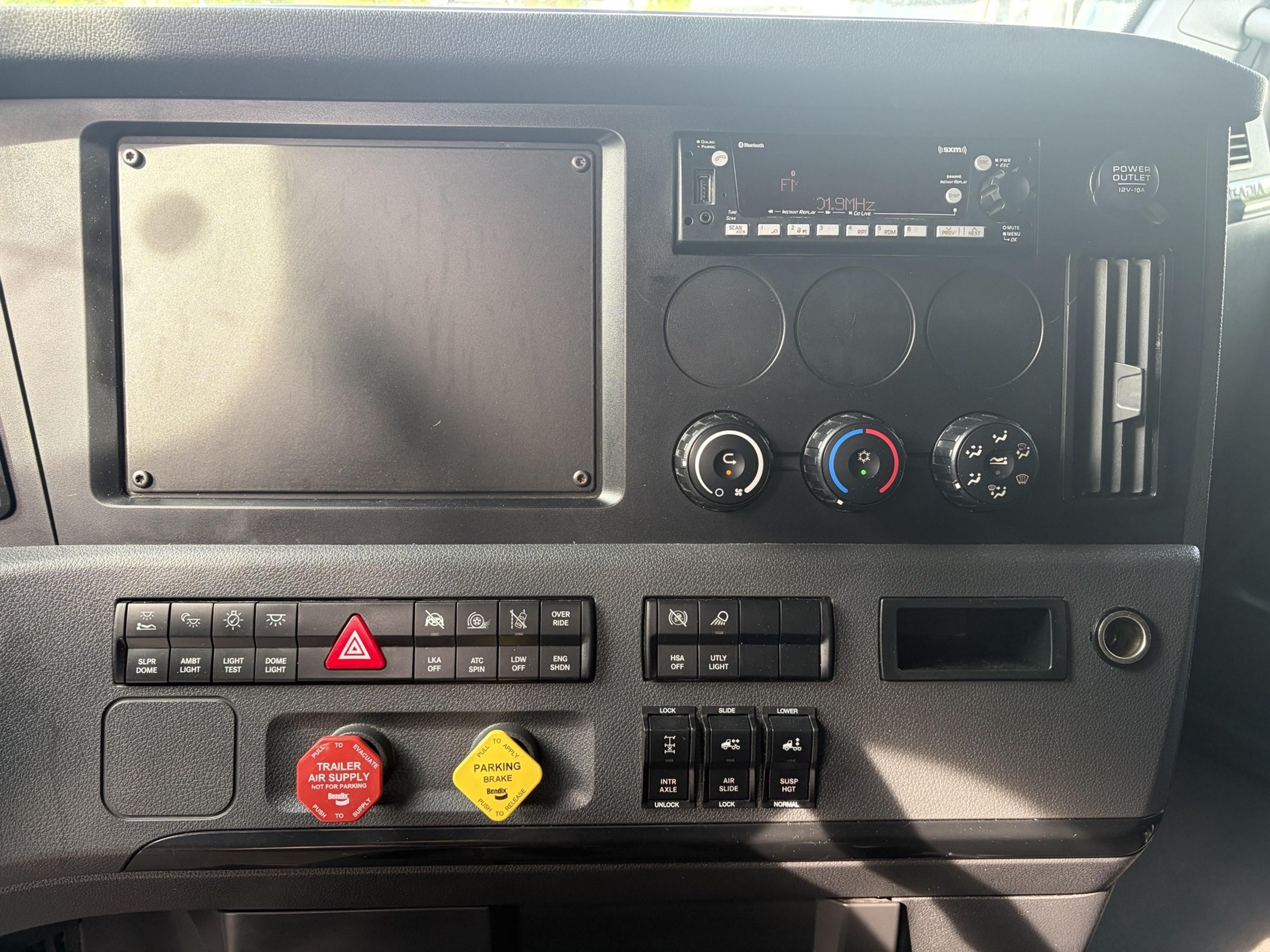 2023 Freightliner Cascadia in GA — photo 11