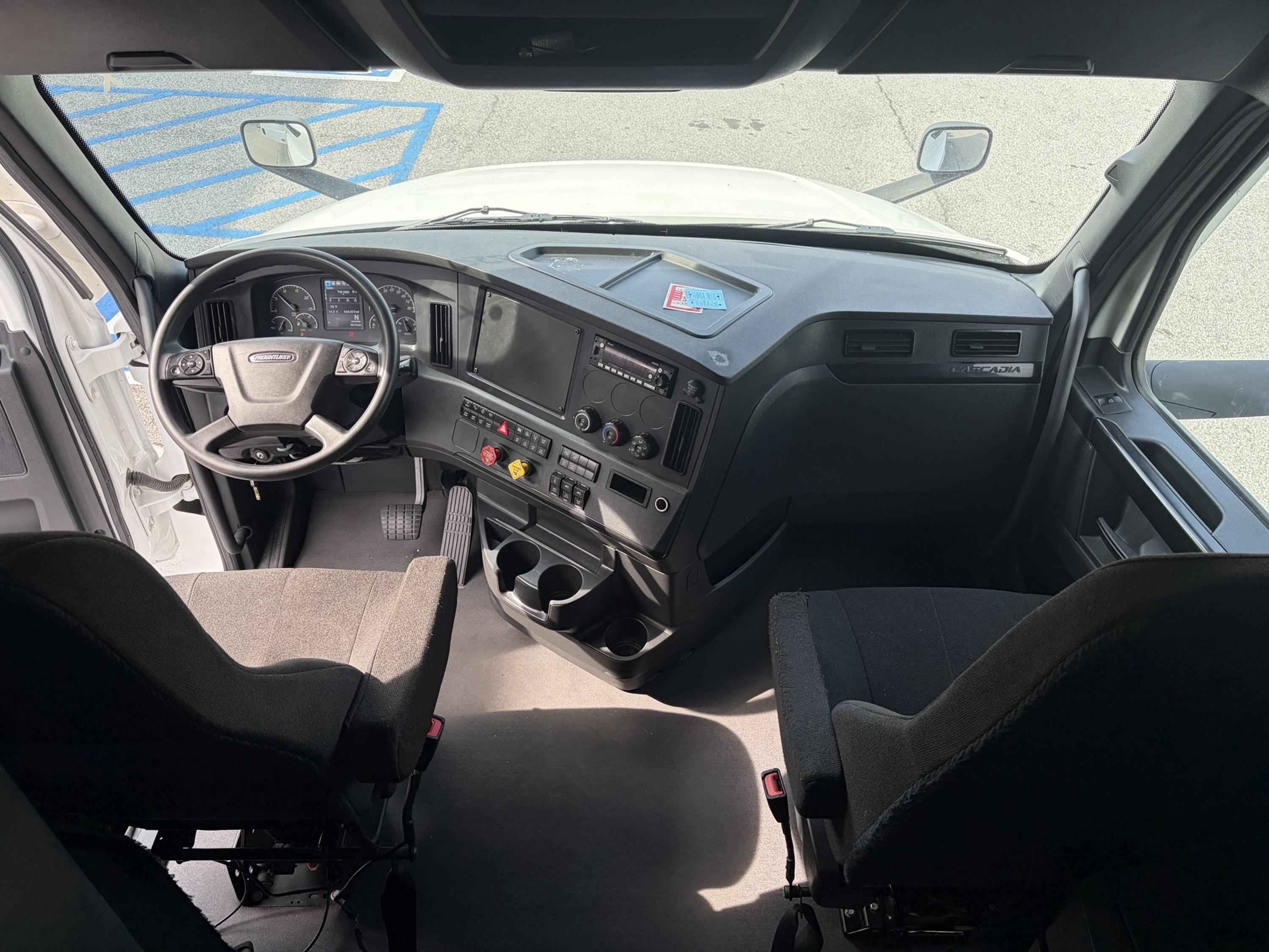 2023 Freightliner Cascadia in GA — photo 16