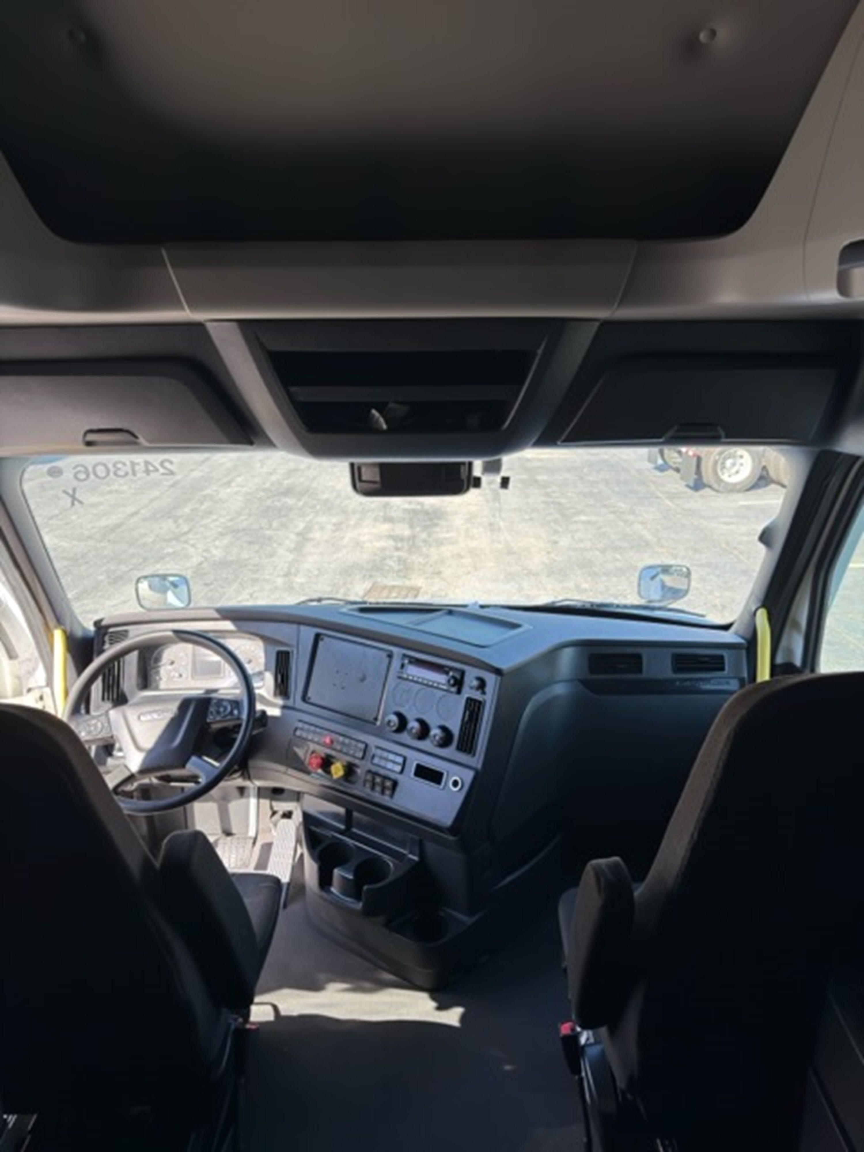 2024 Freightliner Cascadia in GUARDIAN ATLANTA — photo 10