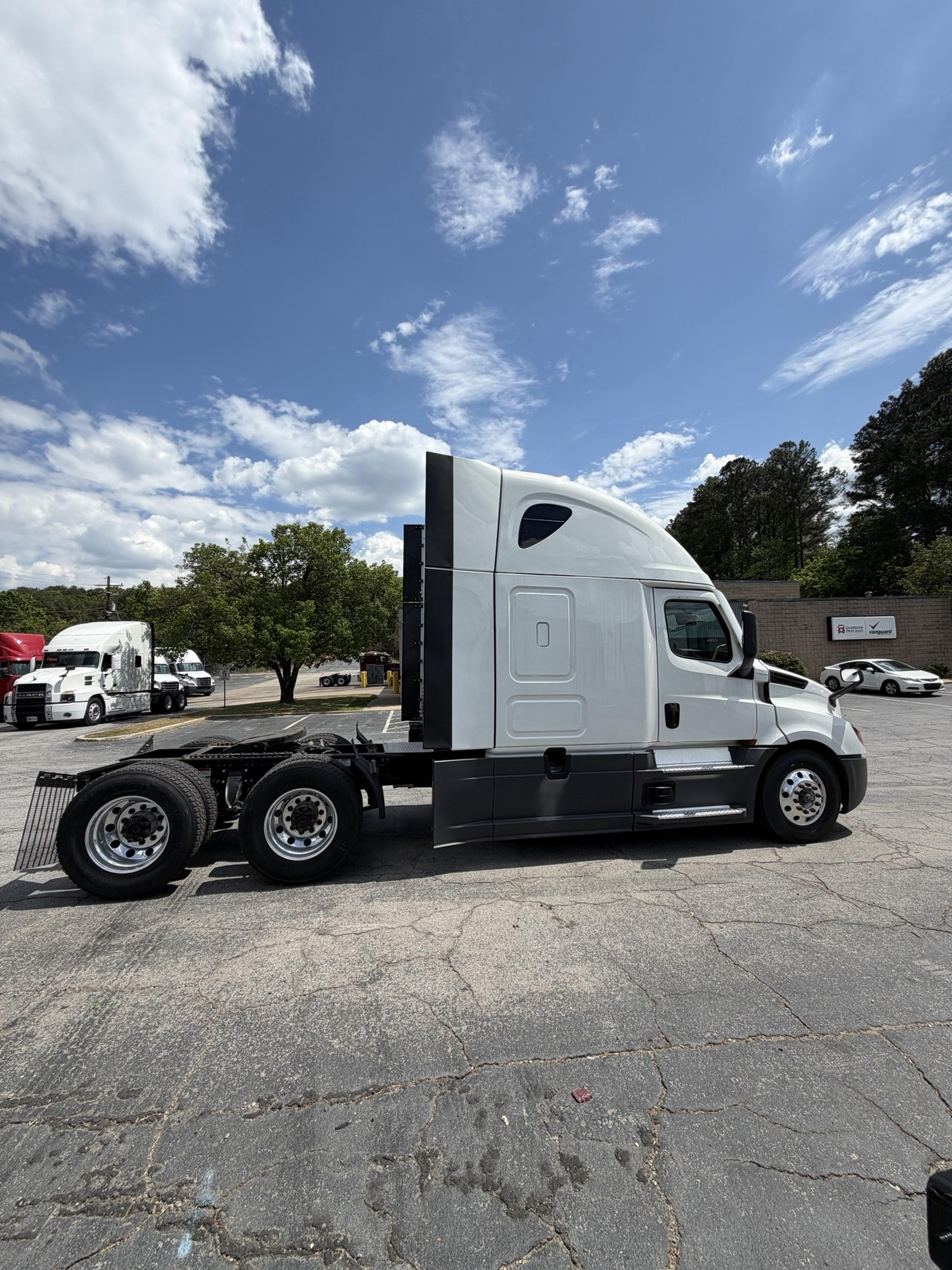 2024 Freightliner Cascadia in GUARDIAN ATLANTA — photo 8