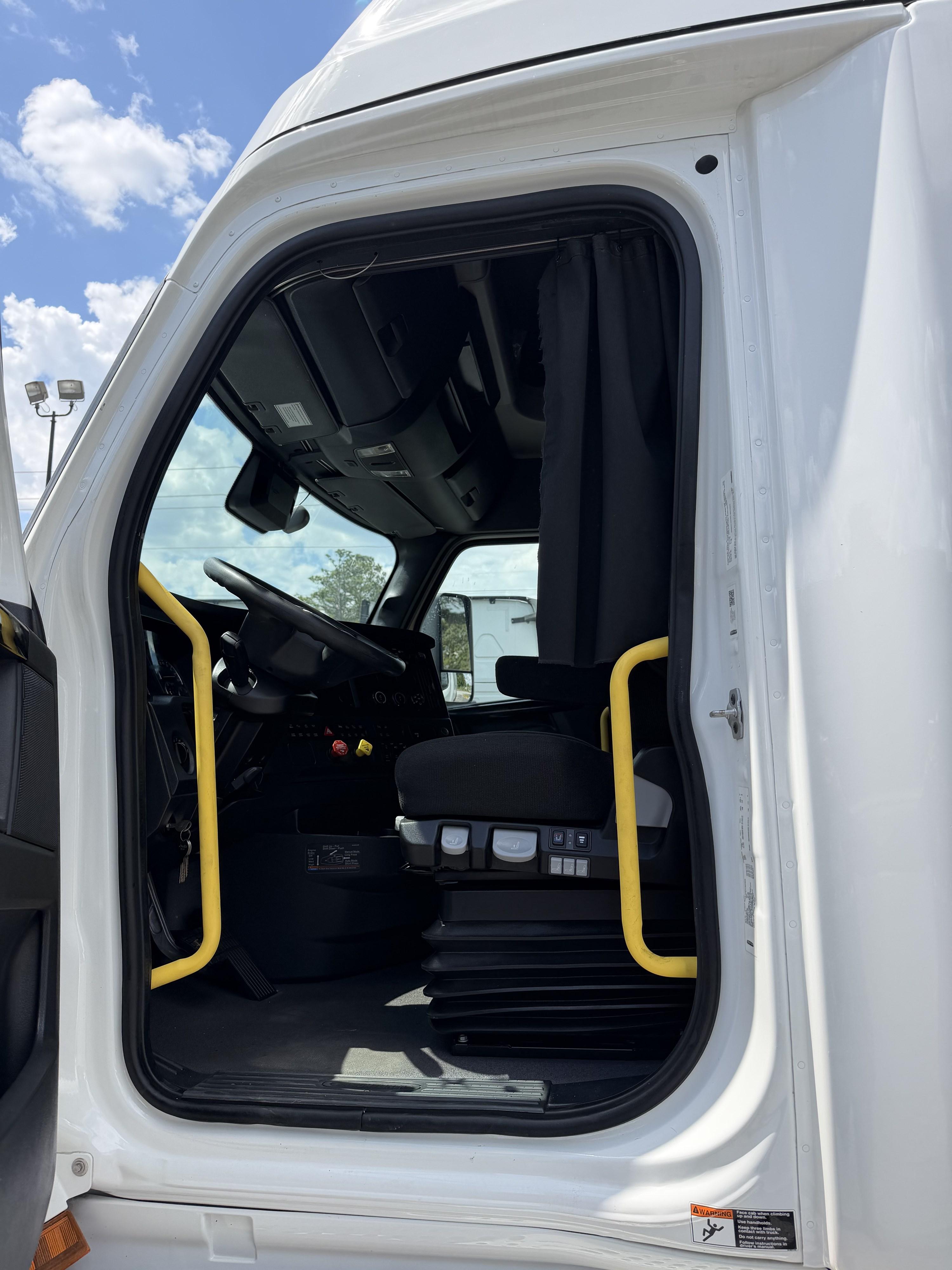 2024 Freightliner Cascadia in GUARDIAN ATLANTA — photo 9