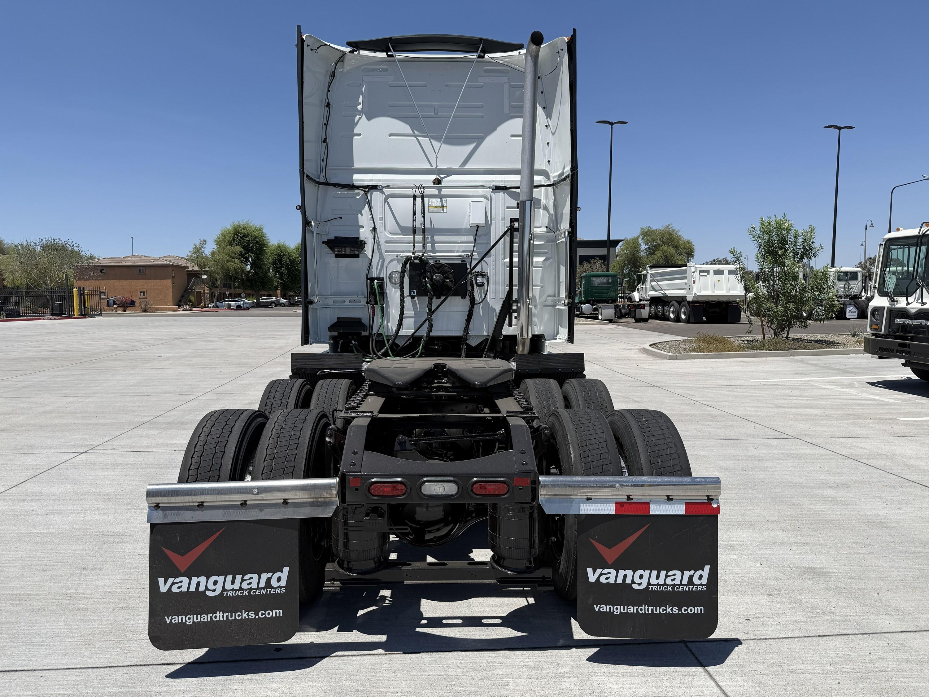 2024 Volvo VNL 860 in PHOENIX, AZ — photo 6
