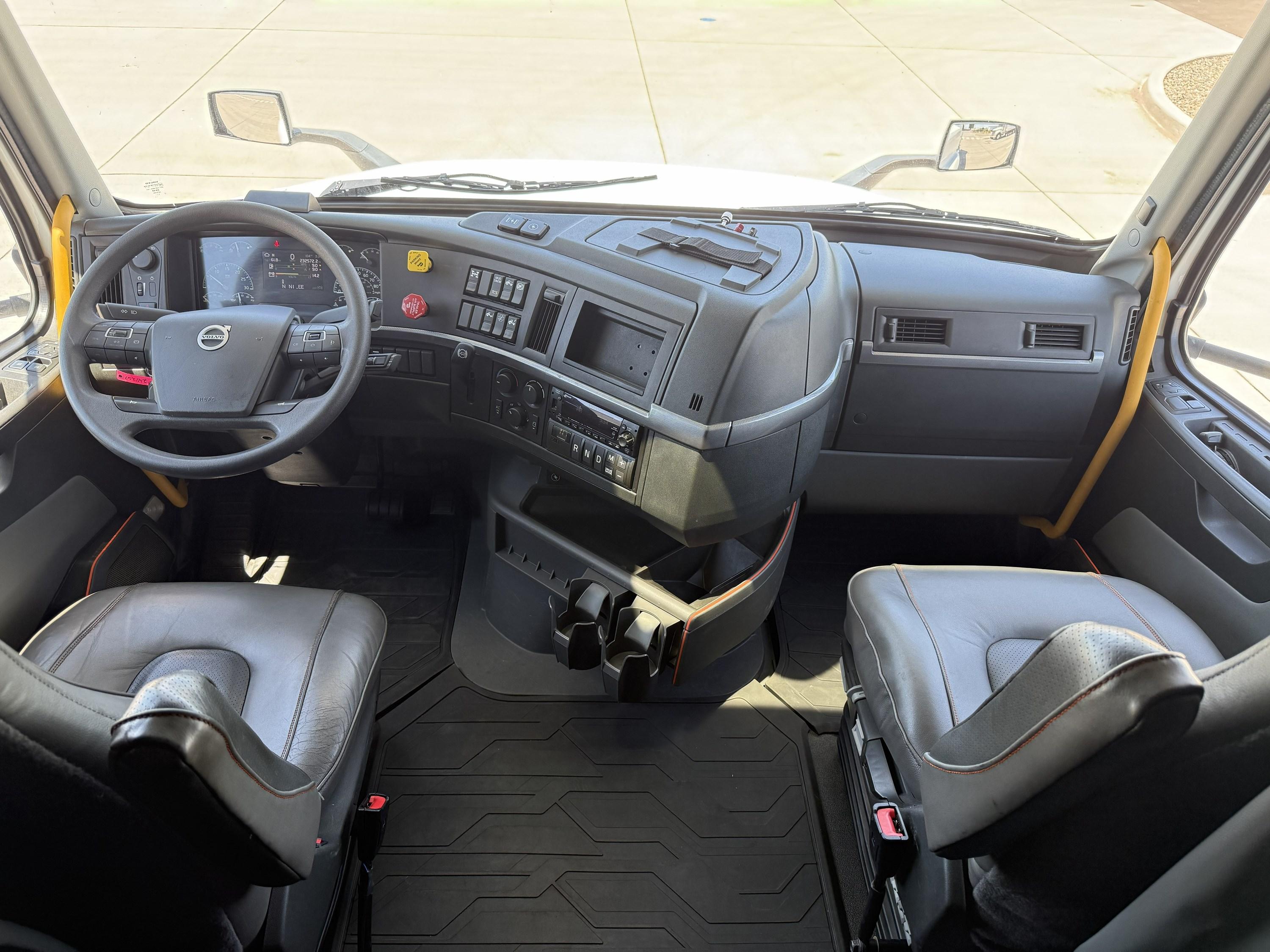 2024 Volvo VNL 860 in PHOENIX, AZ — photo 7