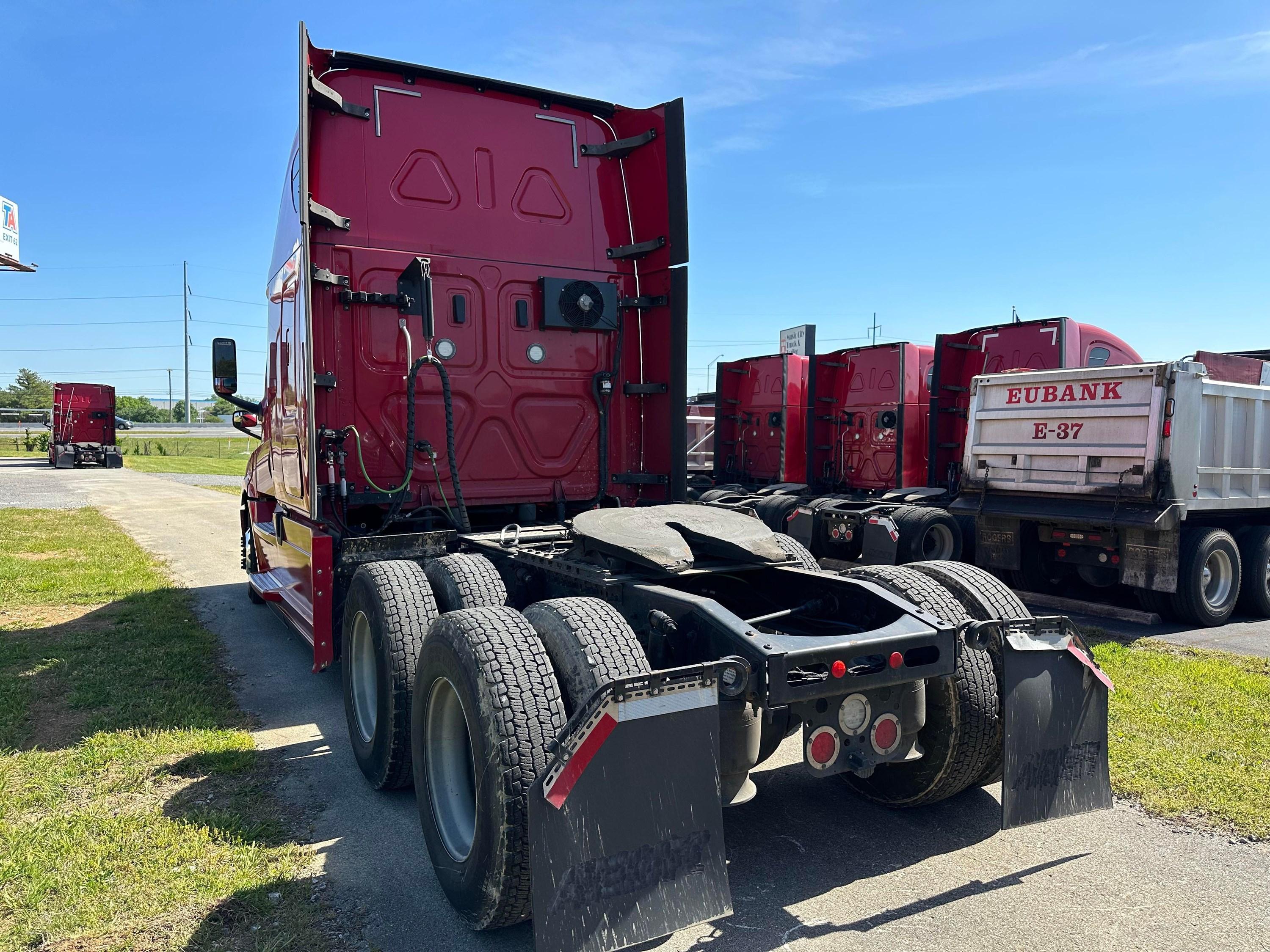 2023 Freightliner Cascadia in LA VERGNE — photo 5