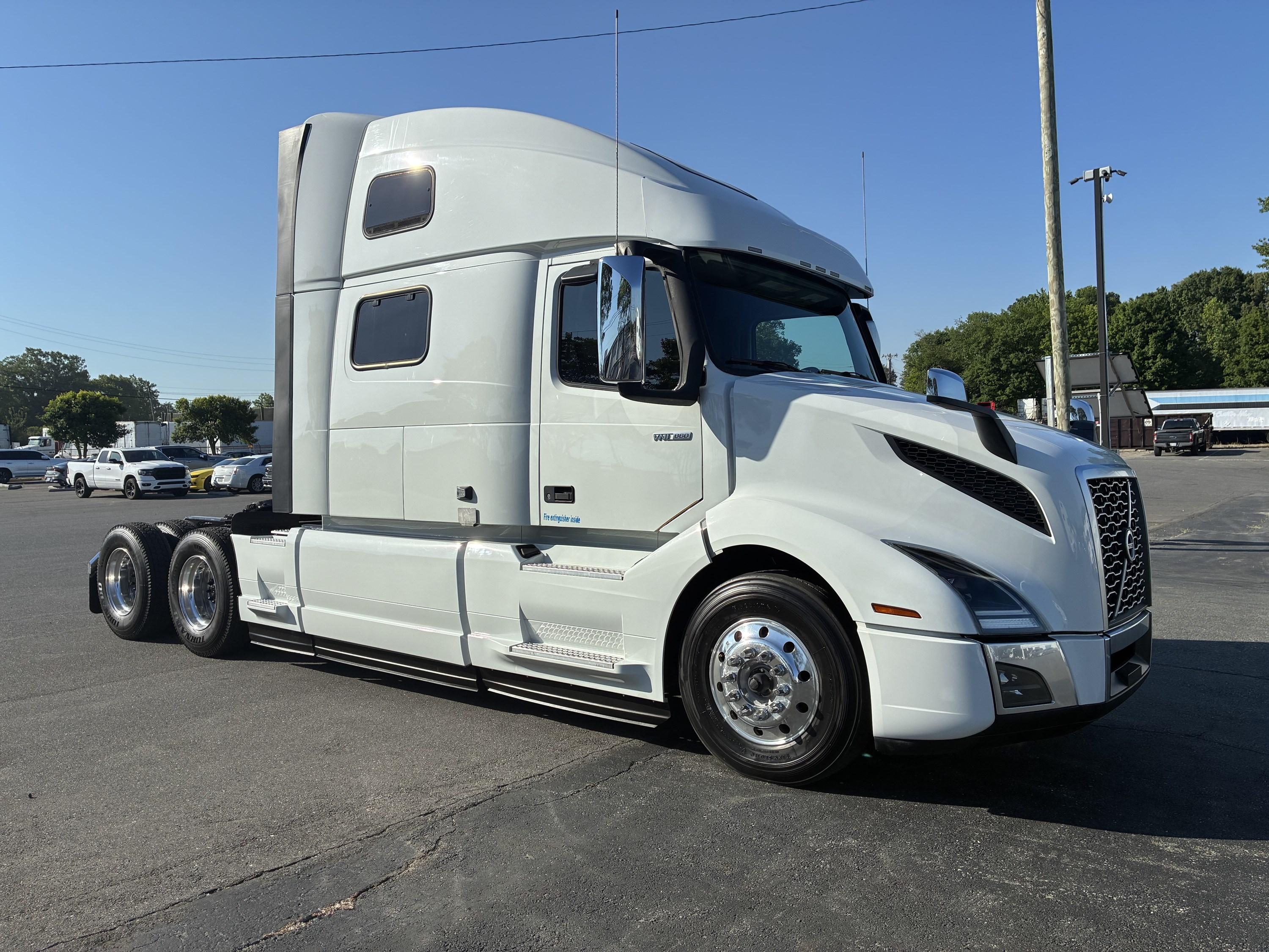 2024 Volvo VNL 860 in CHARLOTTE, NC — photo 5