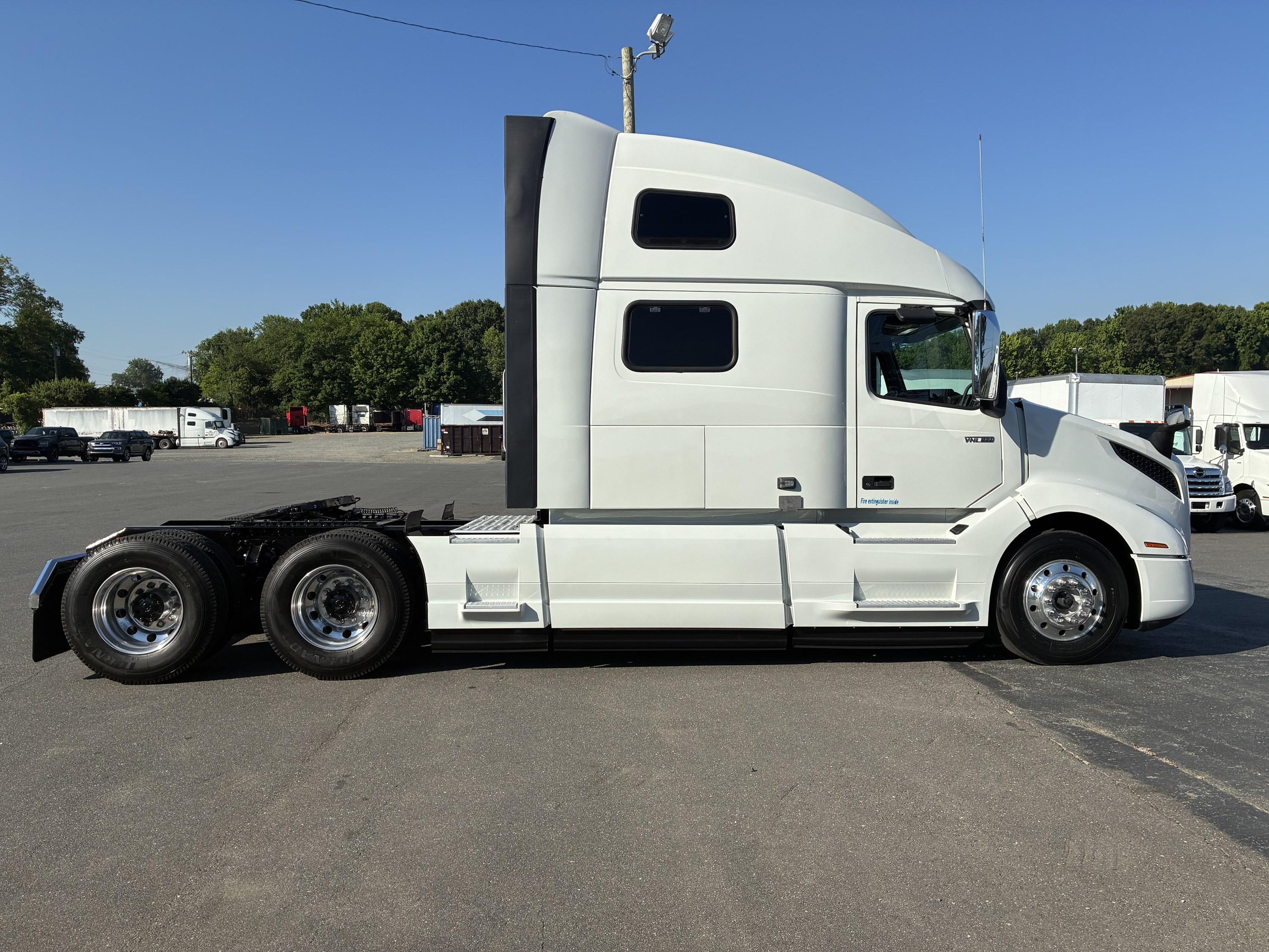 2024 Volvo VNL 860 in CHARLOTTE, NC — photo 6