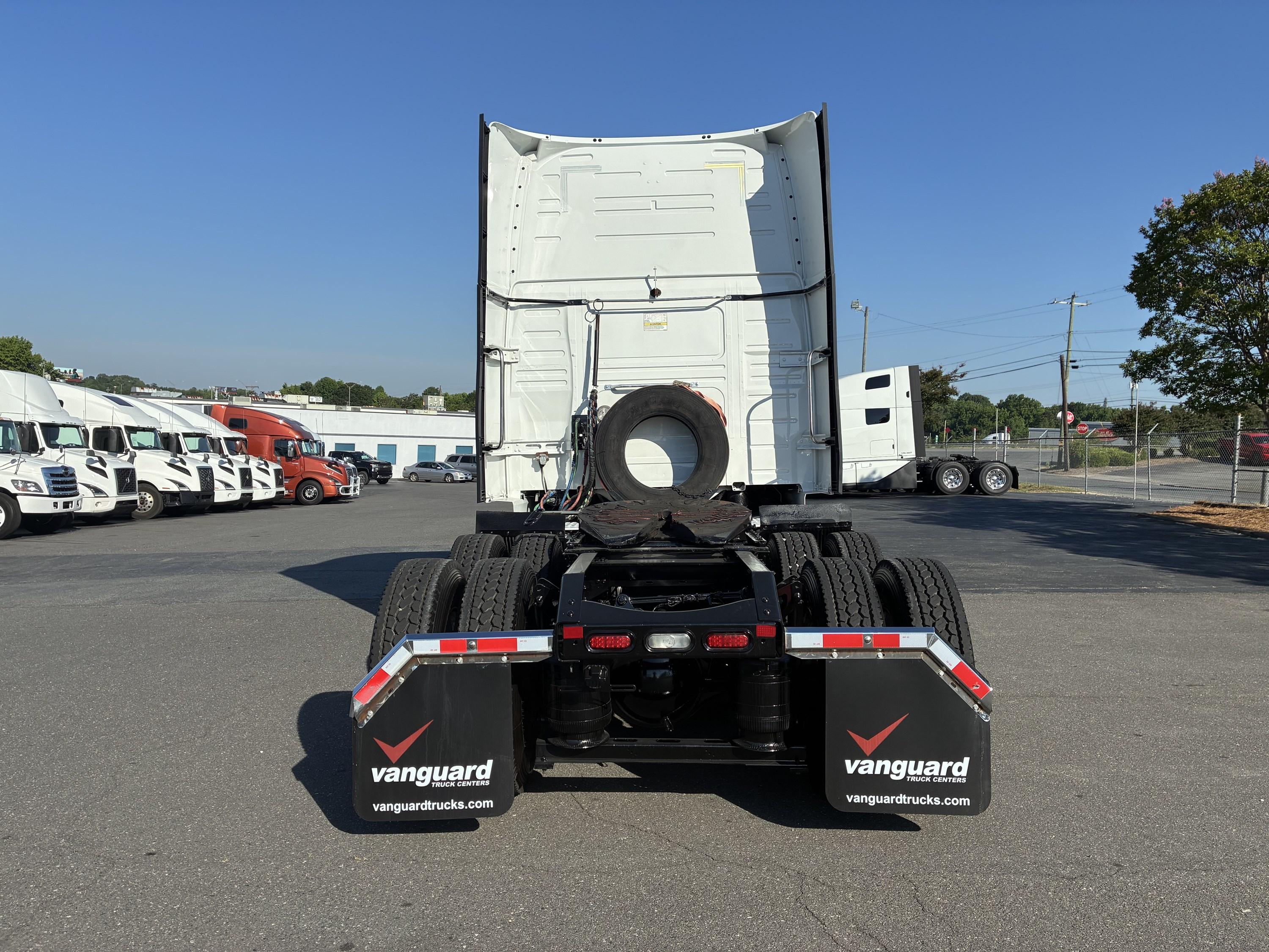 2024 Volvo VNL 860 in CHARLOTTE, NC — photo 8