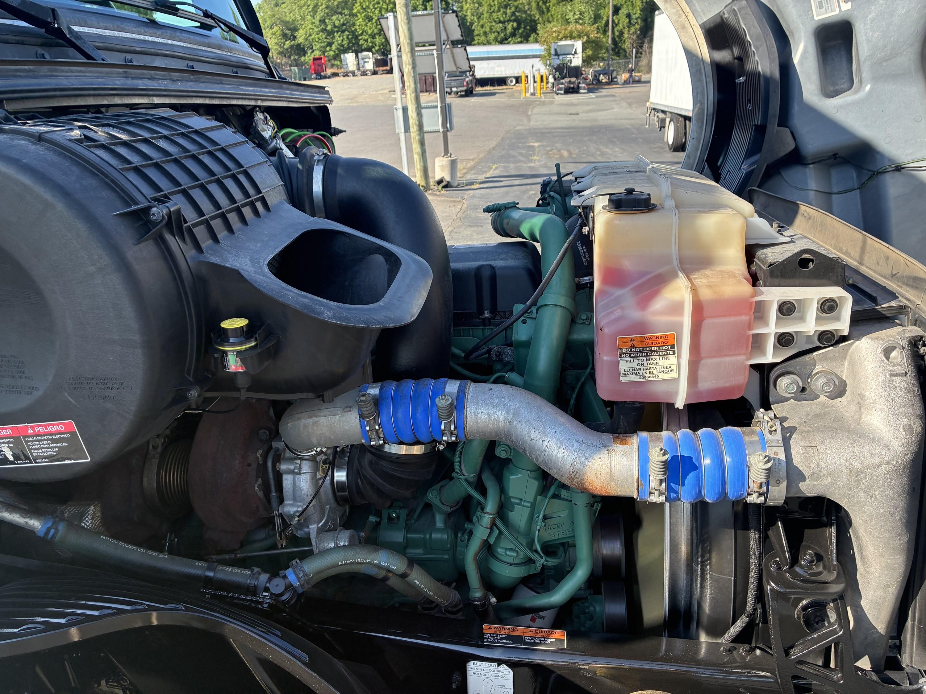 2024 Volvo VNL 860 in CHARLOTTE, NC — photo 14