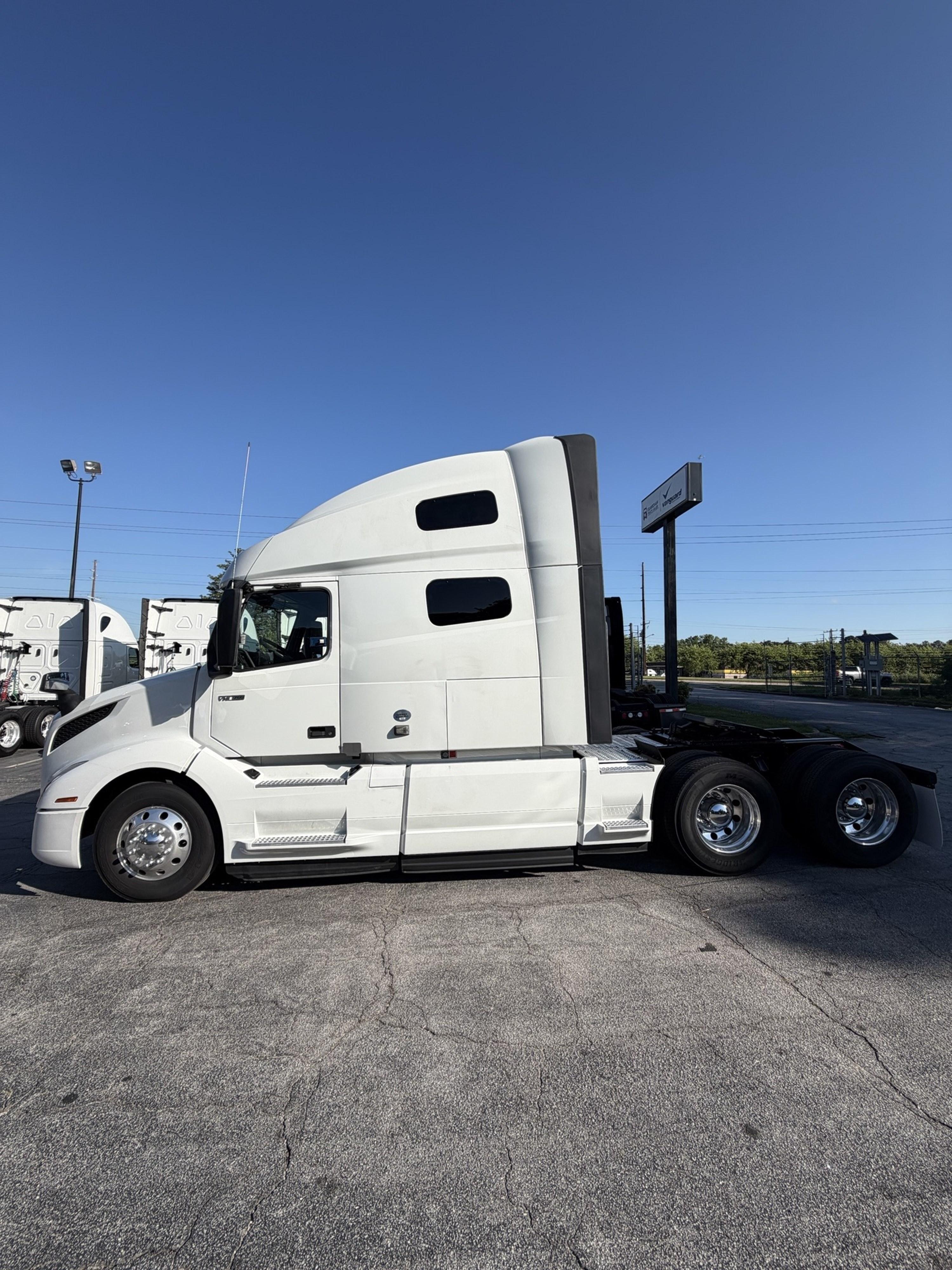 2023 Volvo VNL 760 in GUARDIAN ATLANTA — photo 2