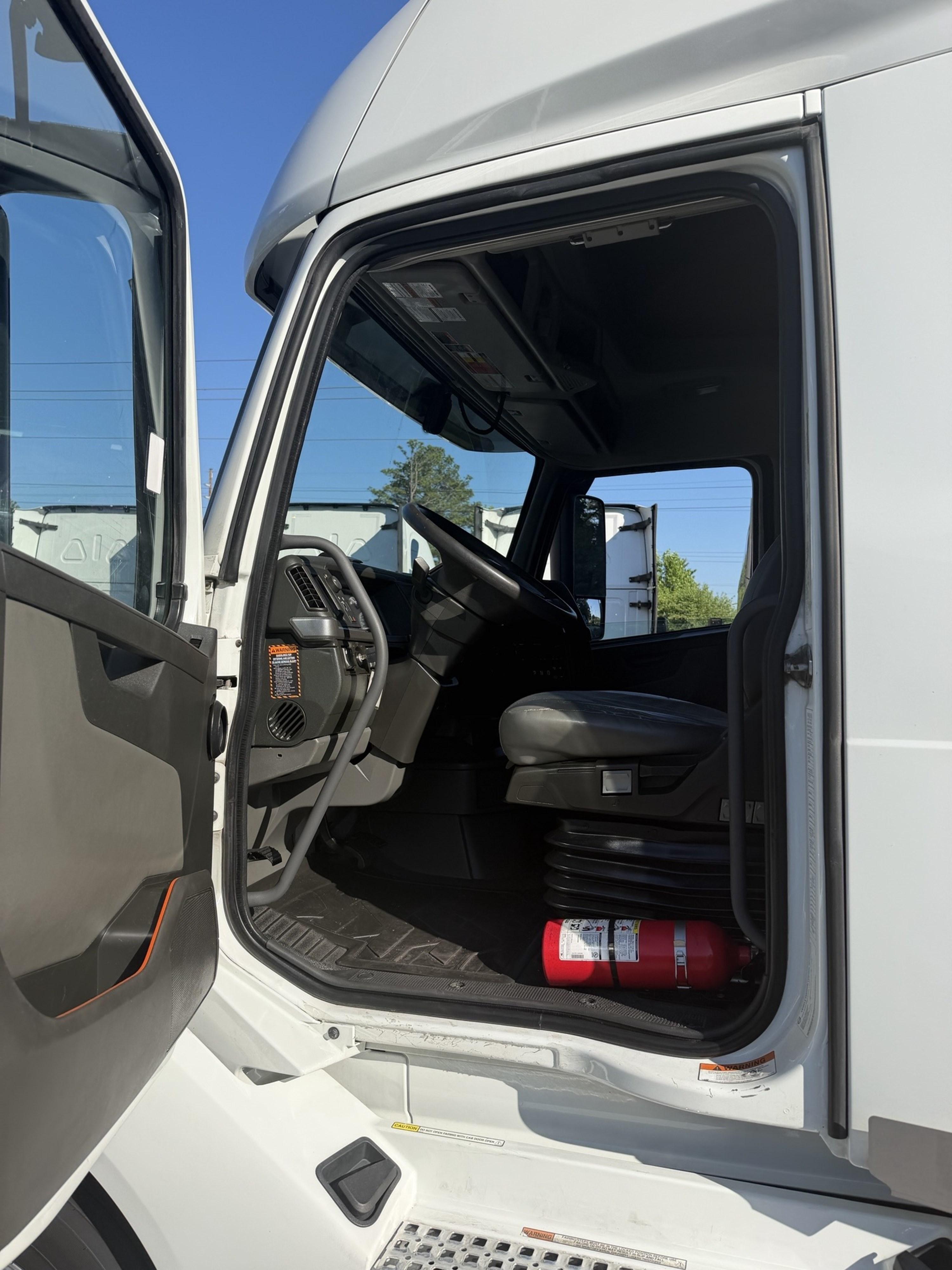 2023 Volvo VNL 760 in GUARDIAN ATLANTA — photo 11
