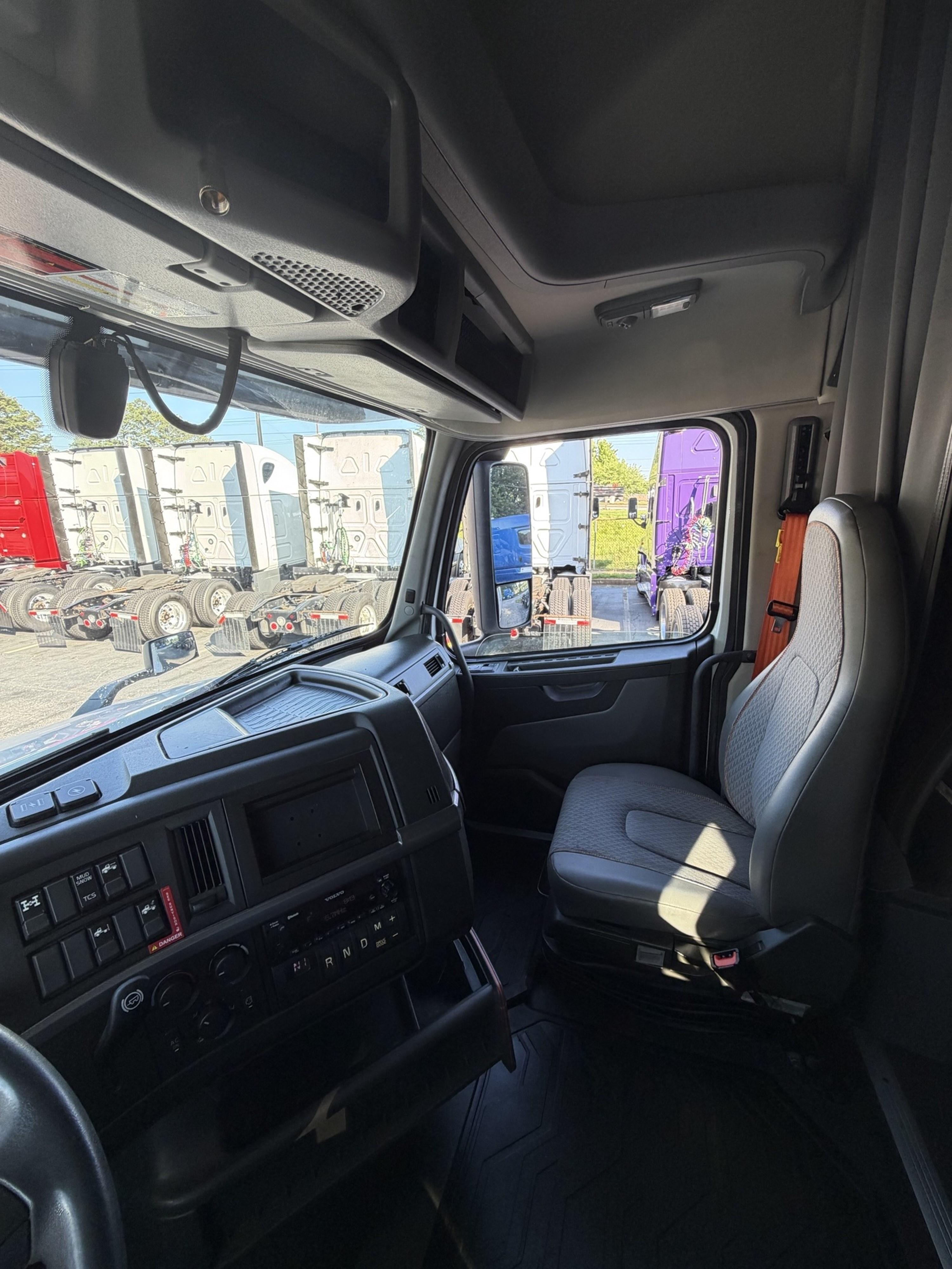 2023 Volvo VNL 760 in GUARDIAN ATLANTA — photo 13