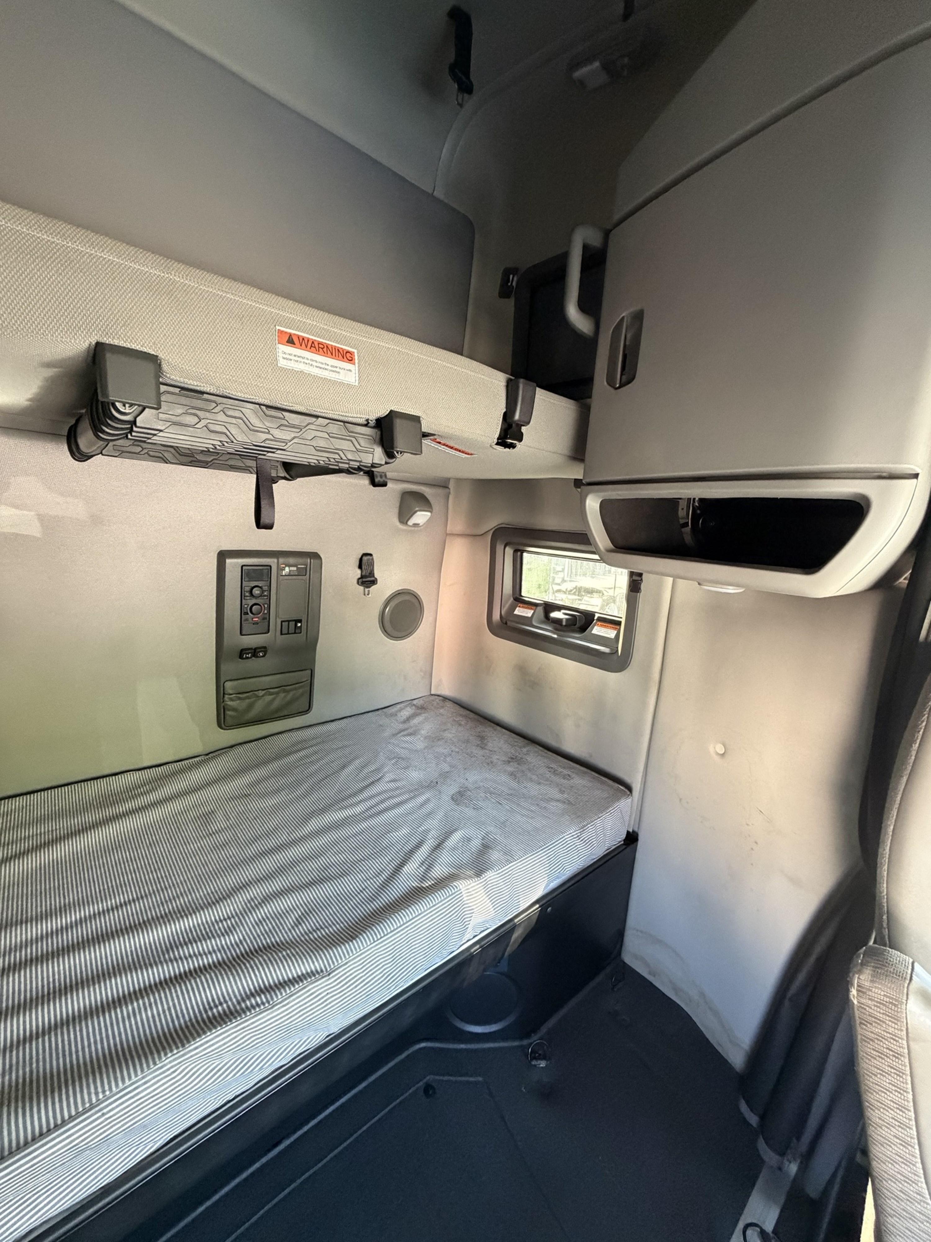 2023 Volvo VNL 760 in GUARDIAN ATLANTA — photo 15