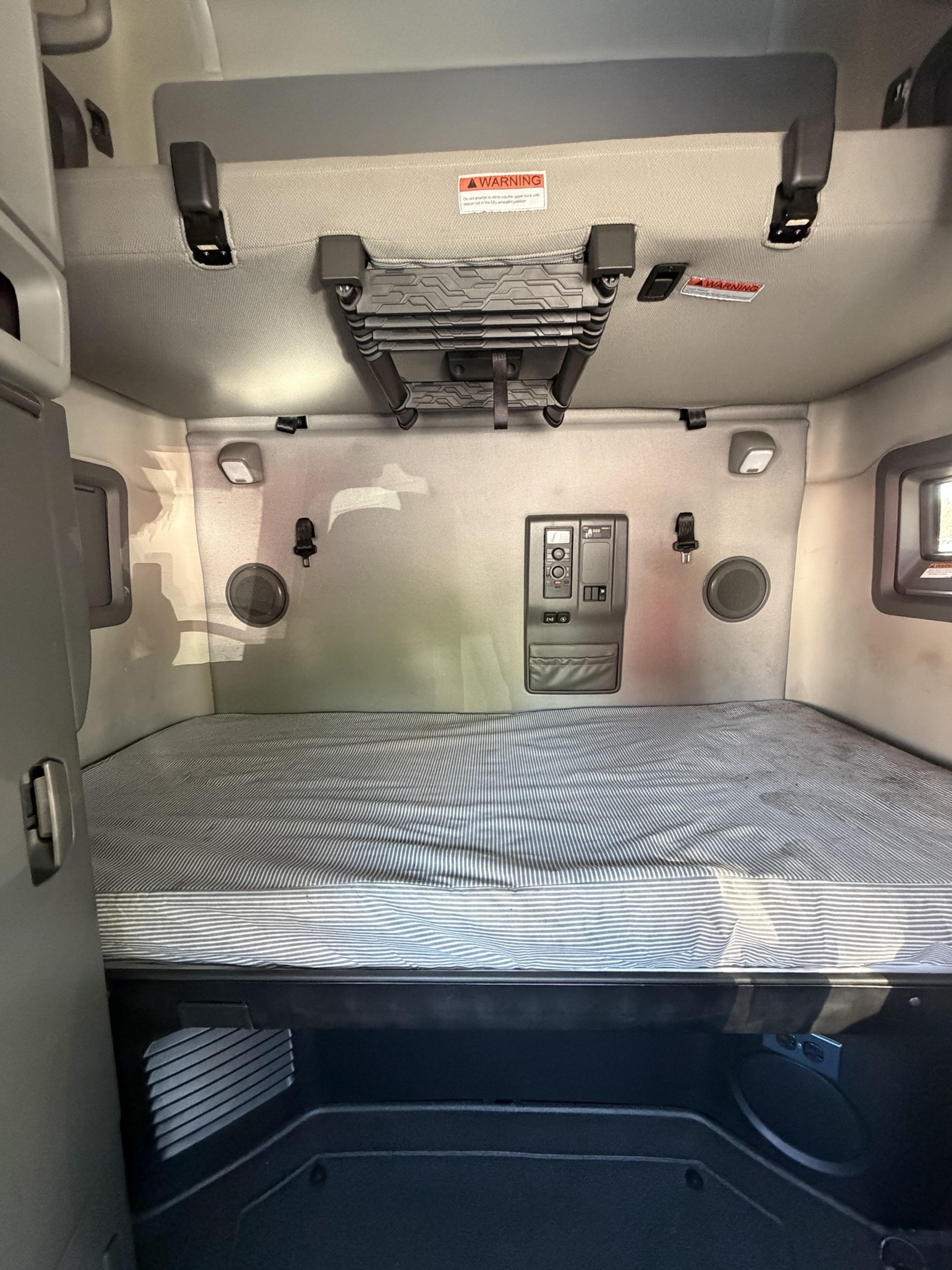 2023 Volvo VNL 760 in GUARDIAN ATLANTA — photo 16