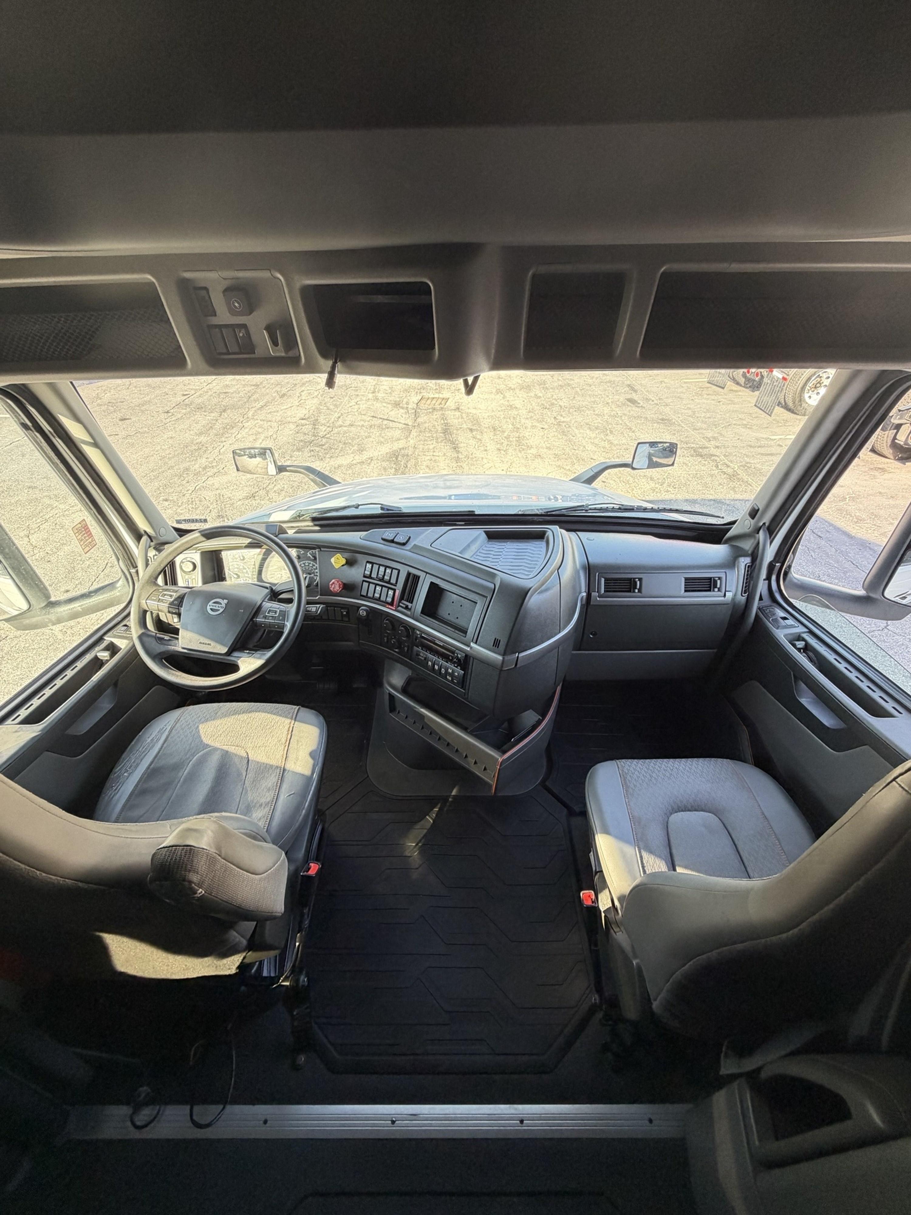 2023 Volvo VNL 760 in GUARDIAN ATLANTA — photo 17