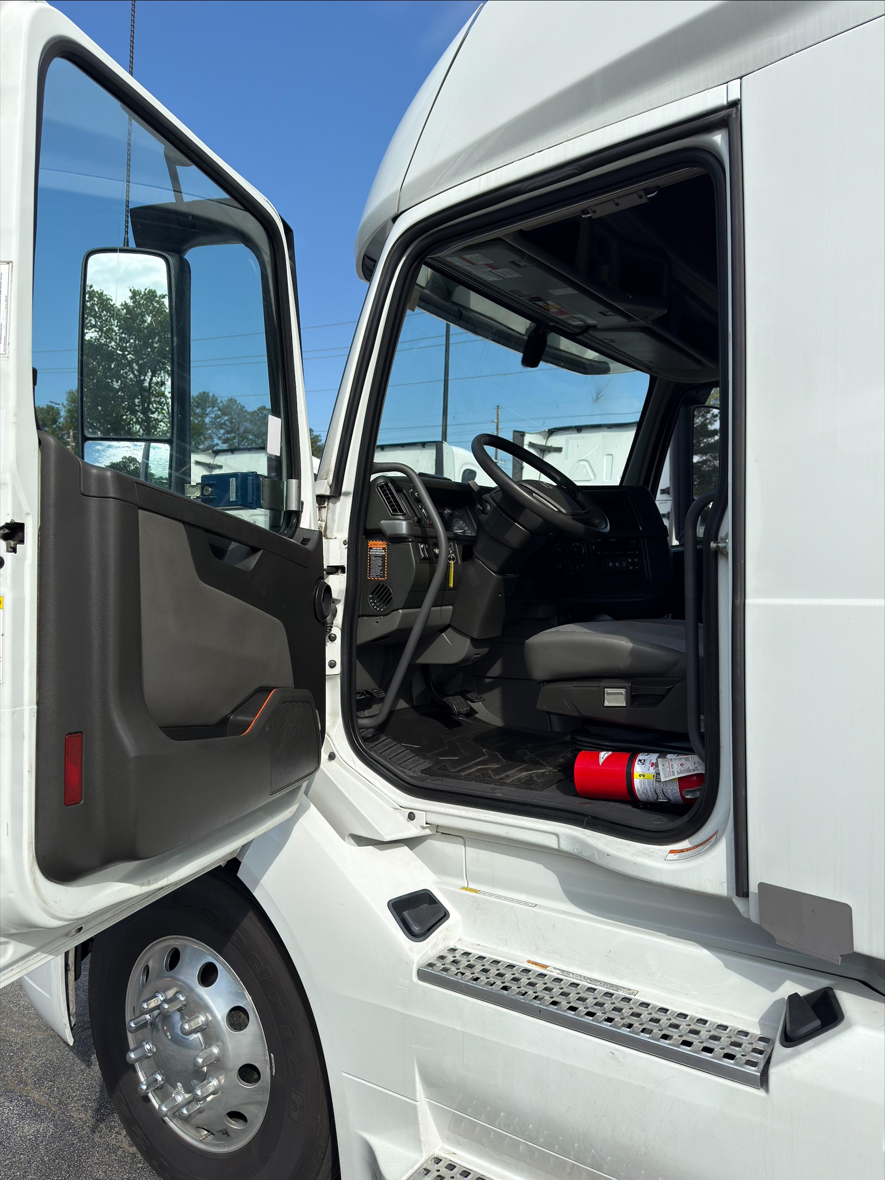 2023 Volvo VNL 760 in GUARDIAN ATLANTA — photo 9