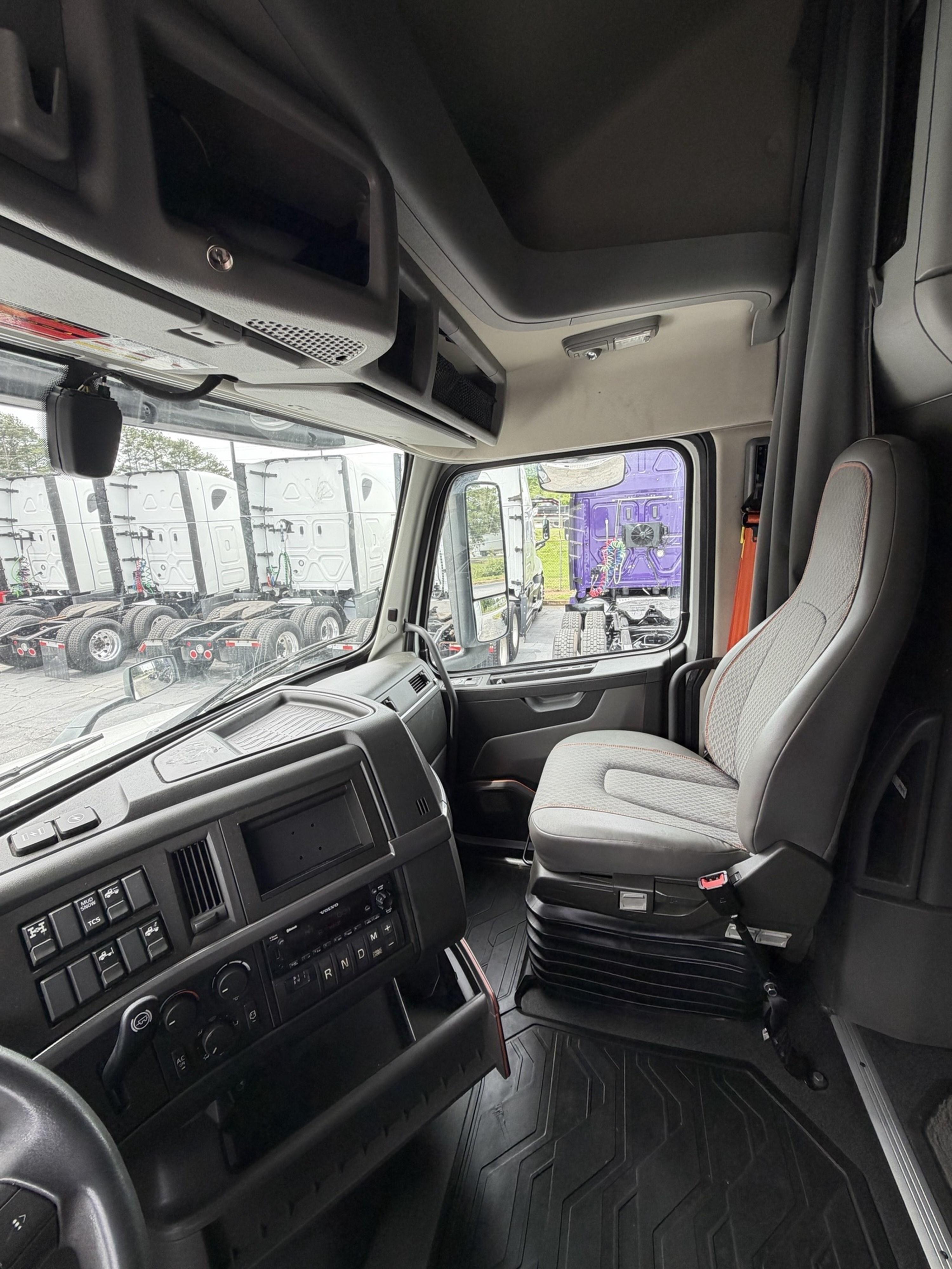 2023 Volvo VNL 760 in GUARDIAN ATLANTA — photo 13
