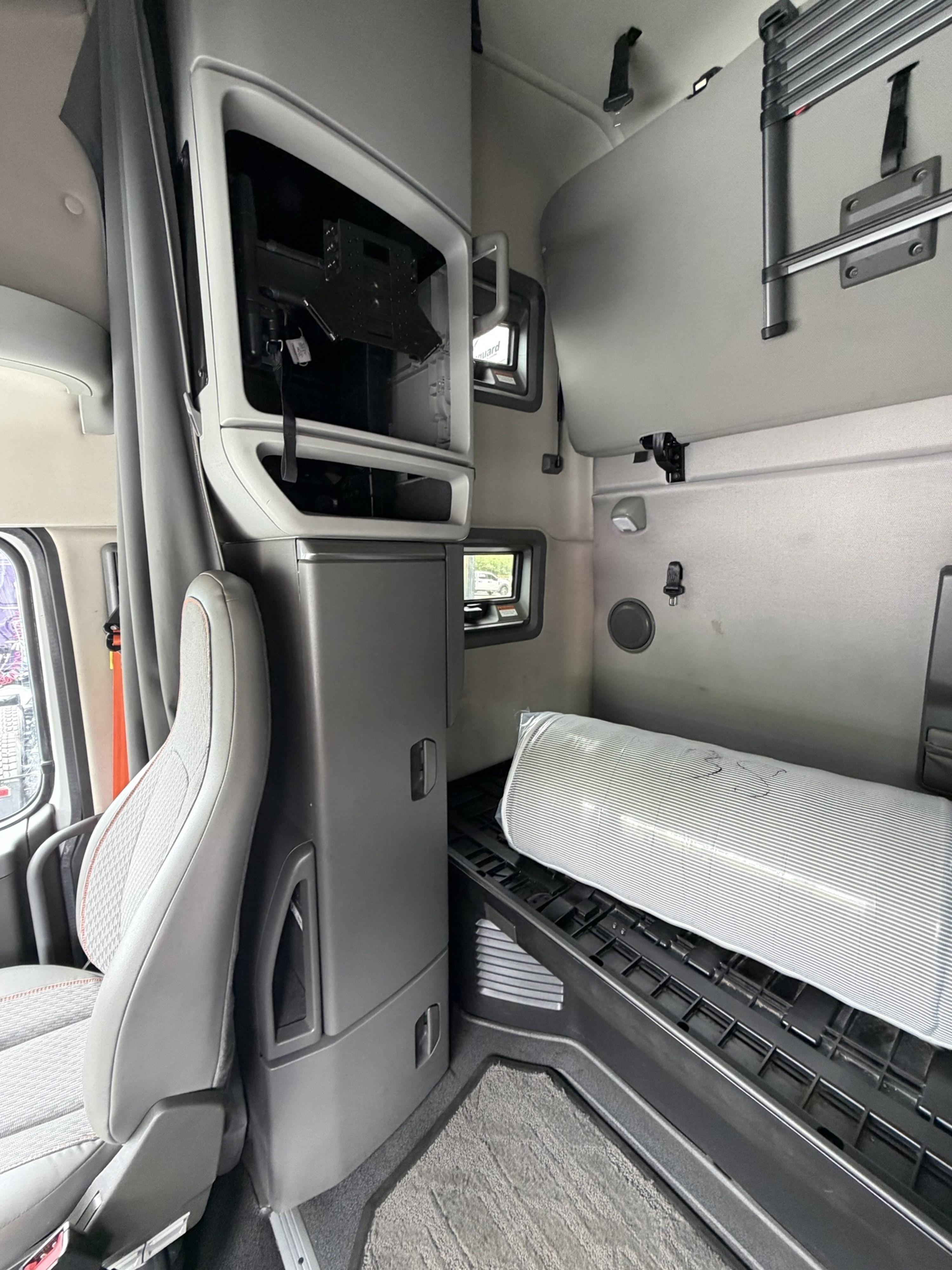 2023 Volvo VNL 760 in GUARDIAN ATLANTA — photo 14