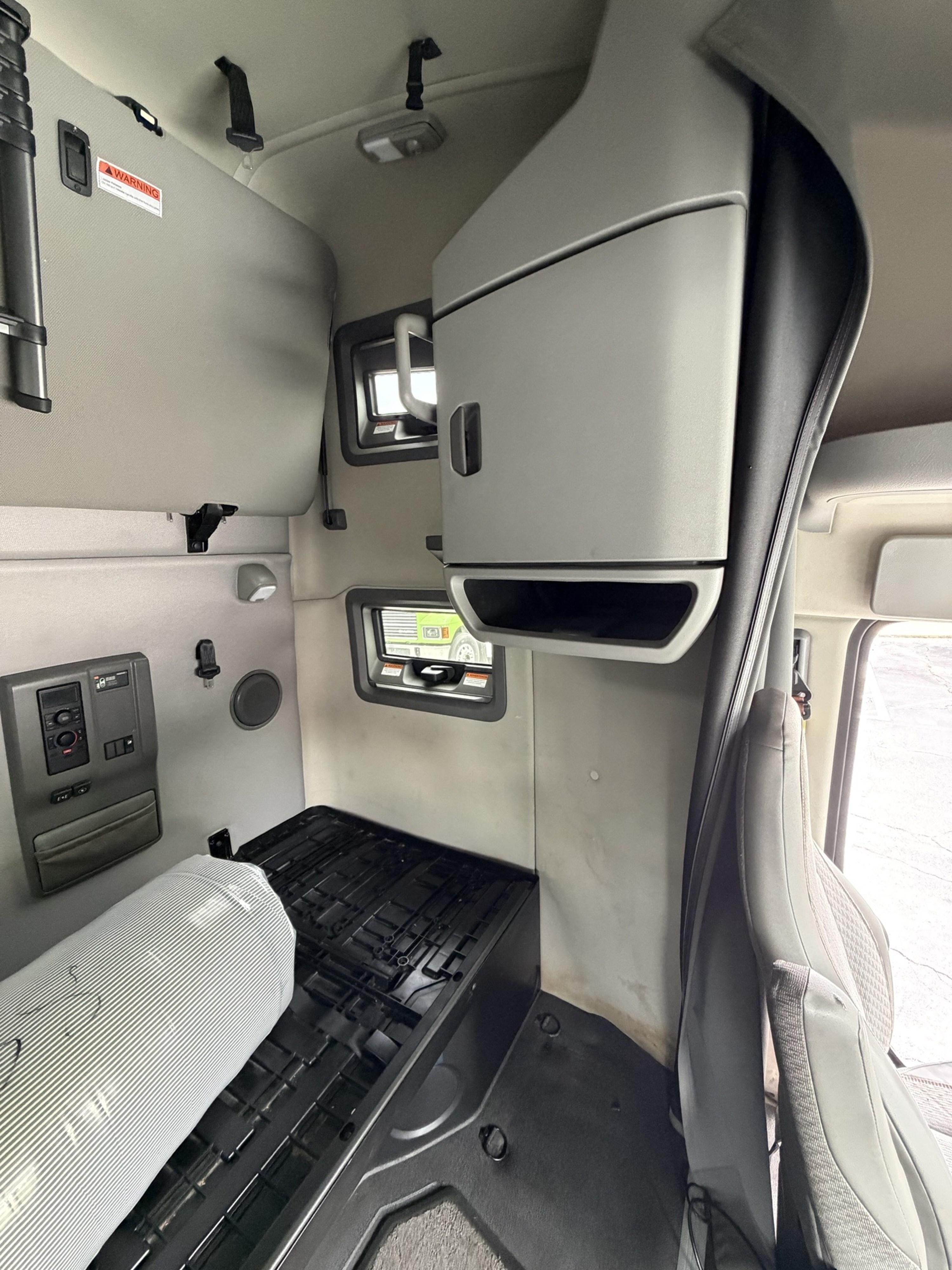 2023 Volvo VNL 760 in GUARDIAN ATLANTA — photo 15