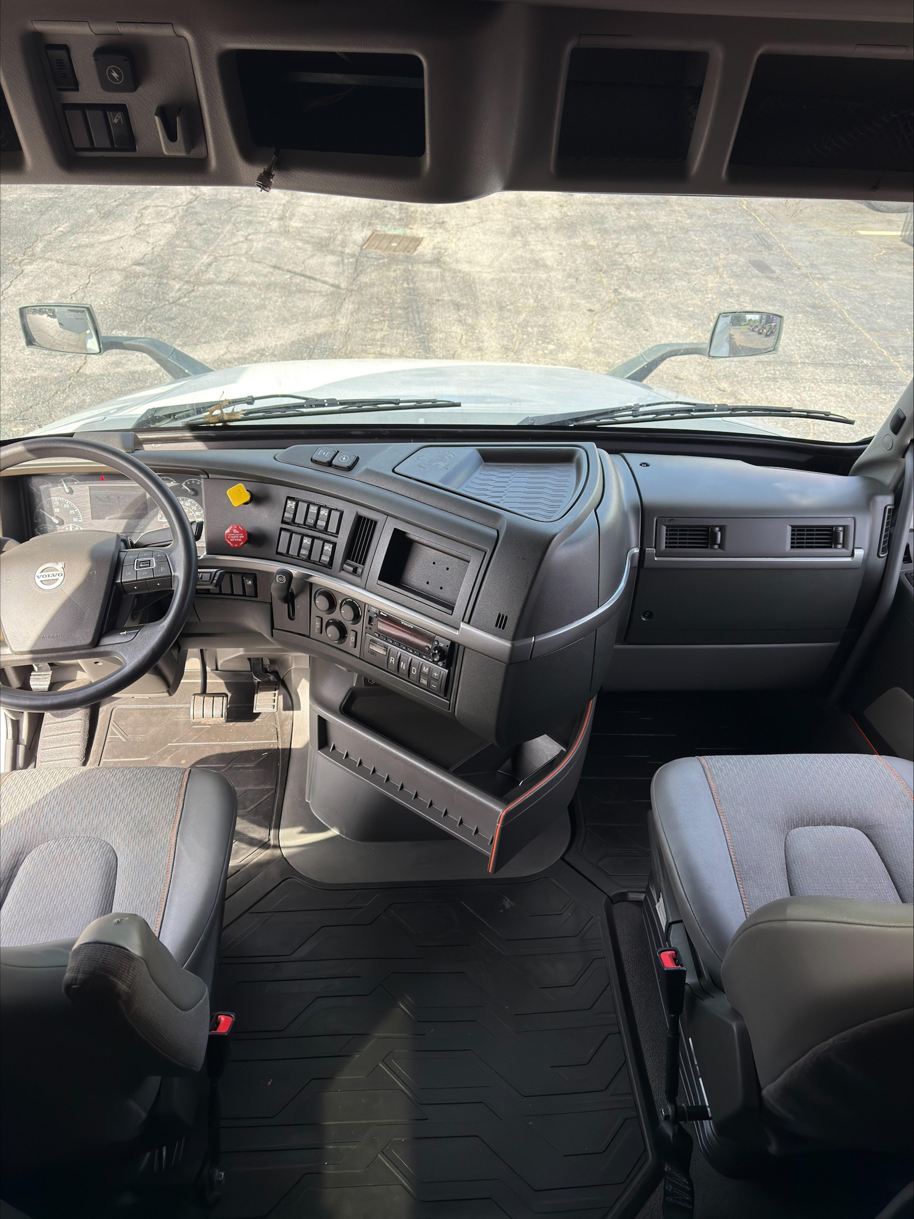 2023 Volvo VNL 760 in GUARDIAN ATLANTA — photo 17