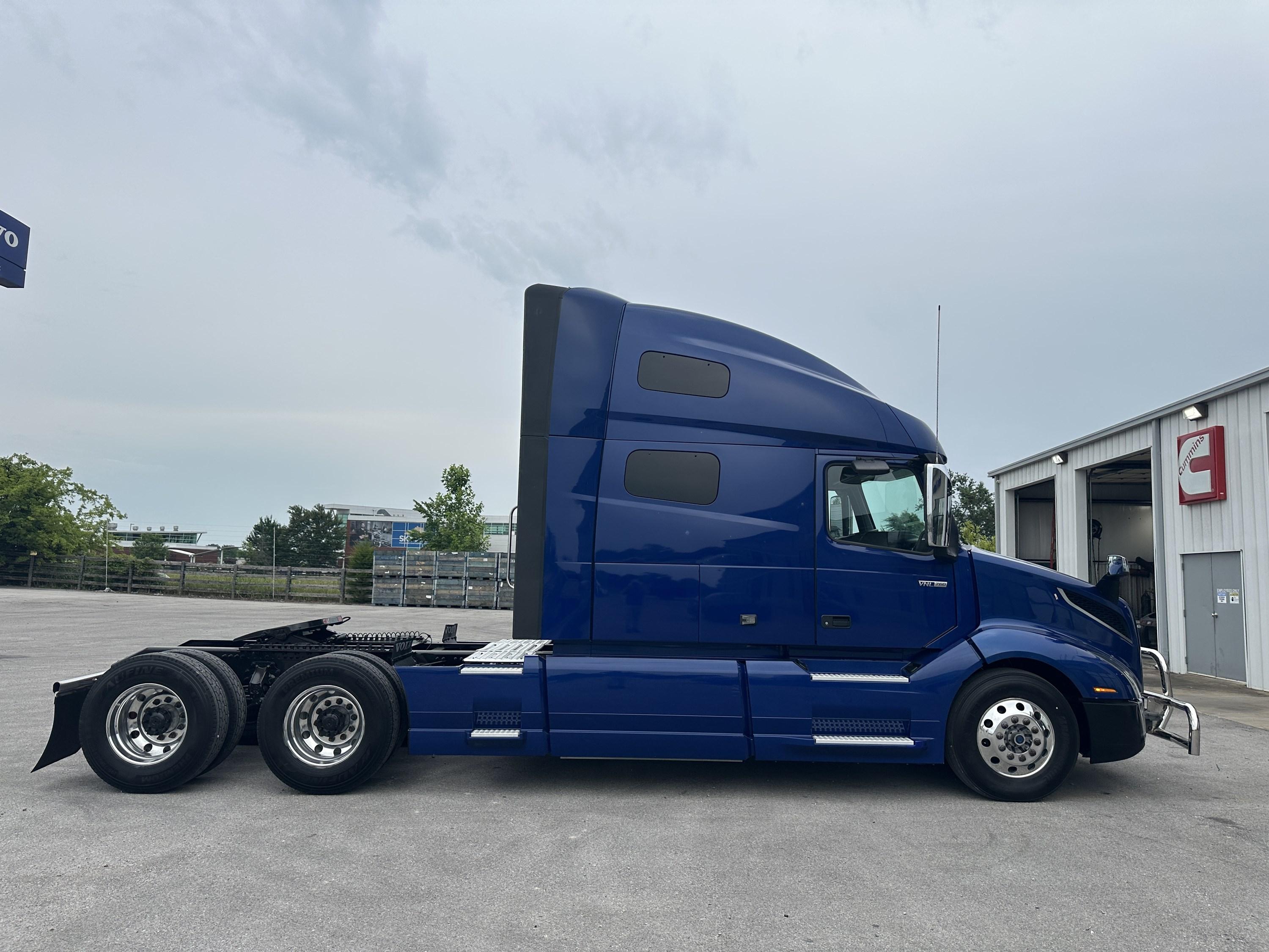2021 Volvo VNL 760 in FRANKLIN, KY — photo 2