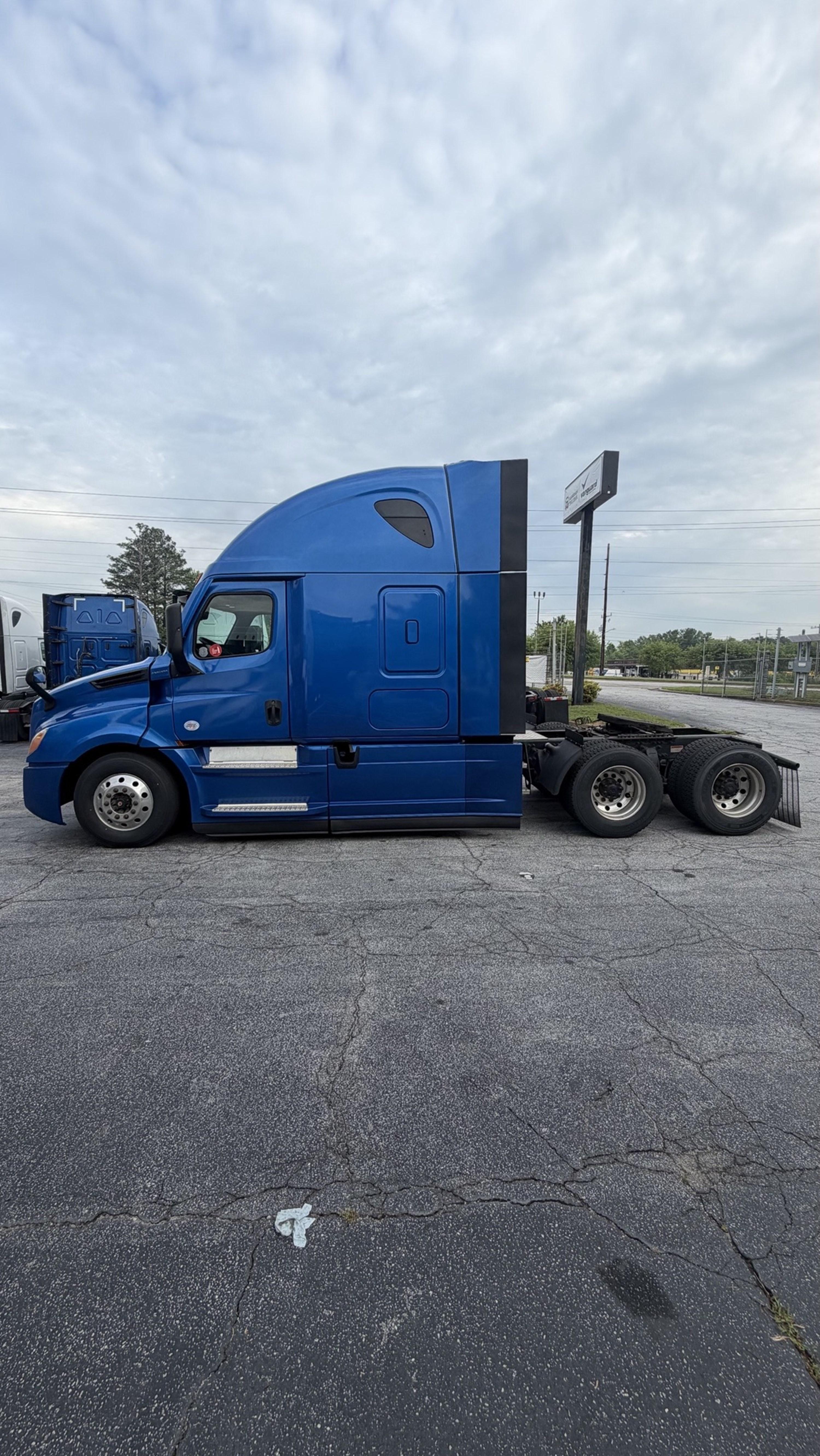 2021 Freightliner Cascadia in GUARDIAN ATLANTA — photo 2