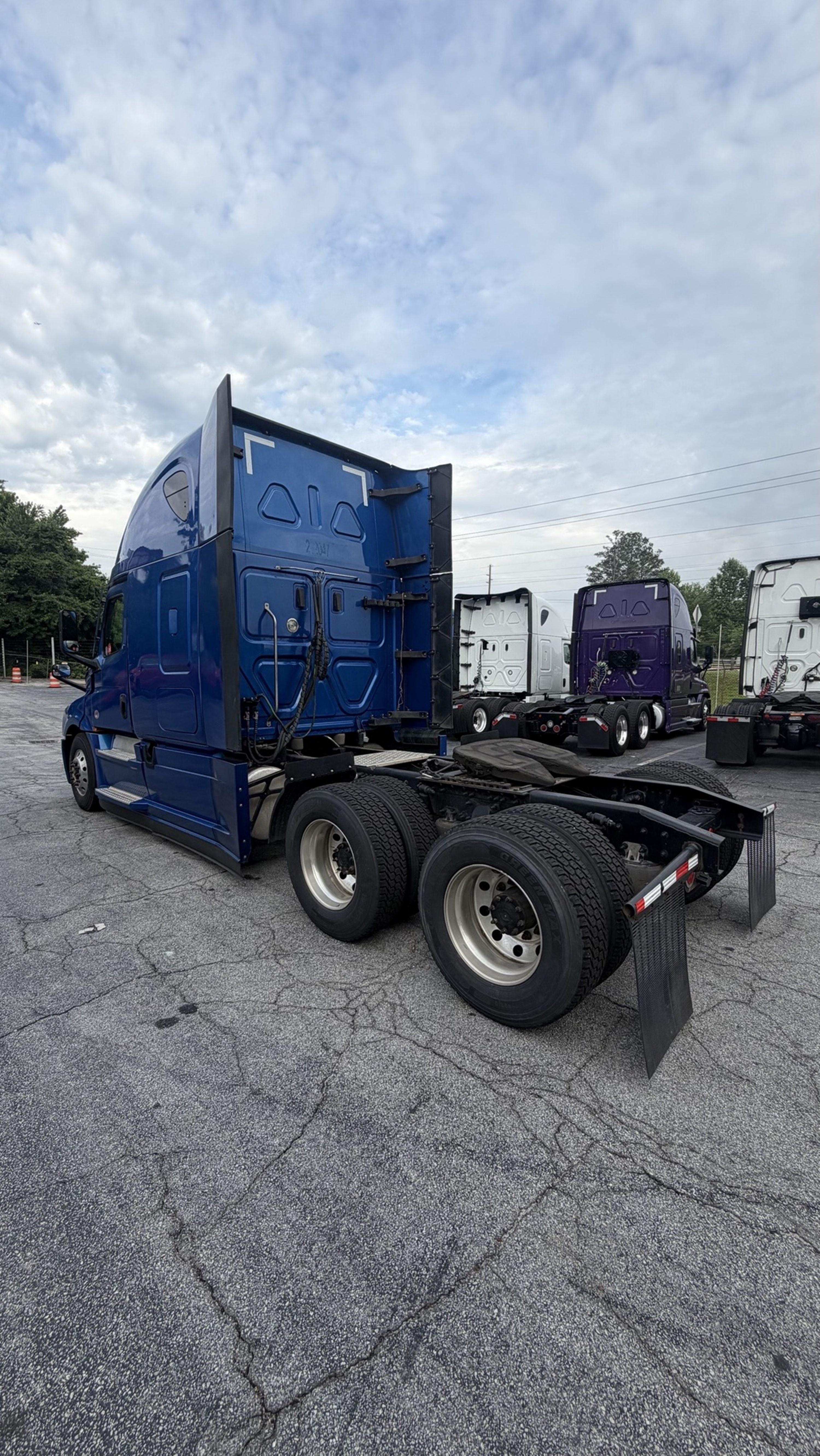 2021 Freightliner Cascadia in GUARDIAN ATLANTA — photo 3