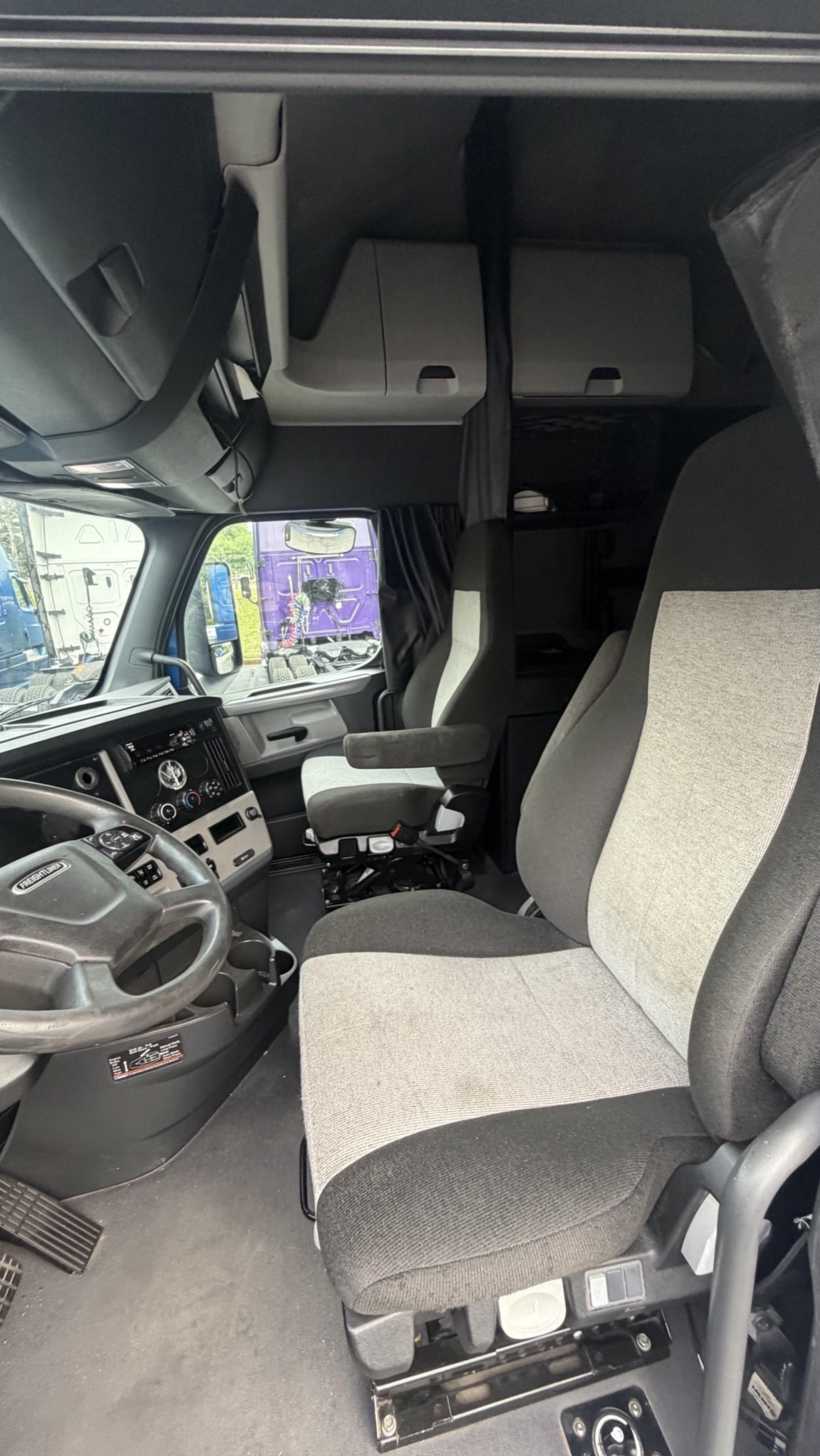 2021 Freightliner Cascadia in GUARDIAN ATLANTA — photo 10