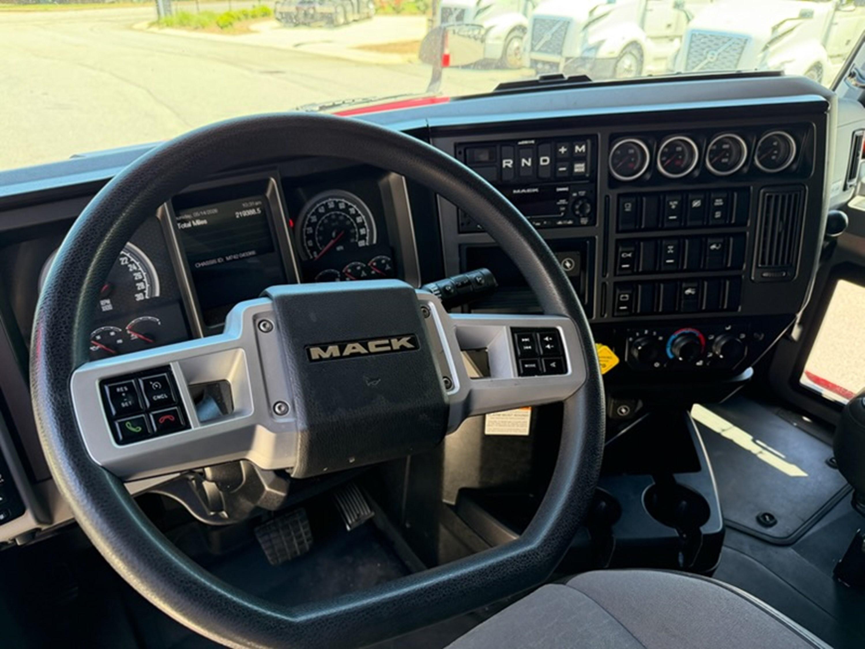 2024 Mack Anthem in LA VERGNE — photo 8