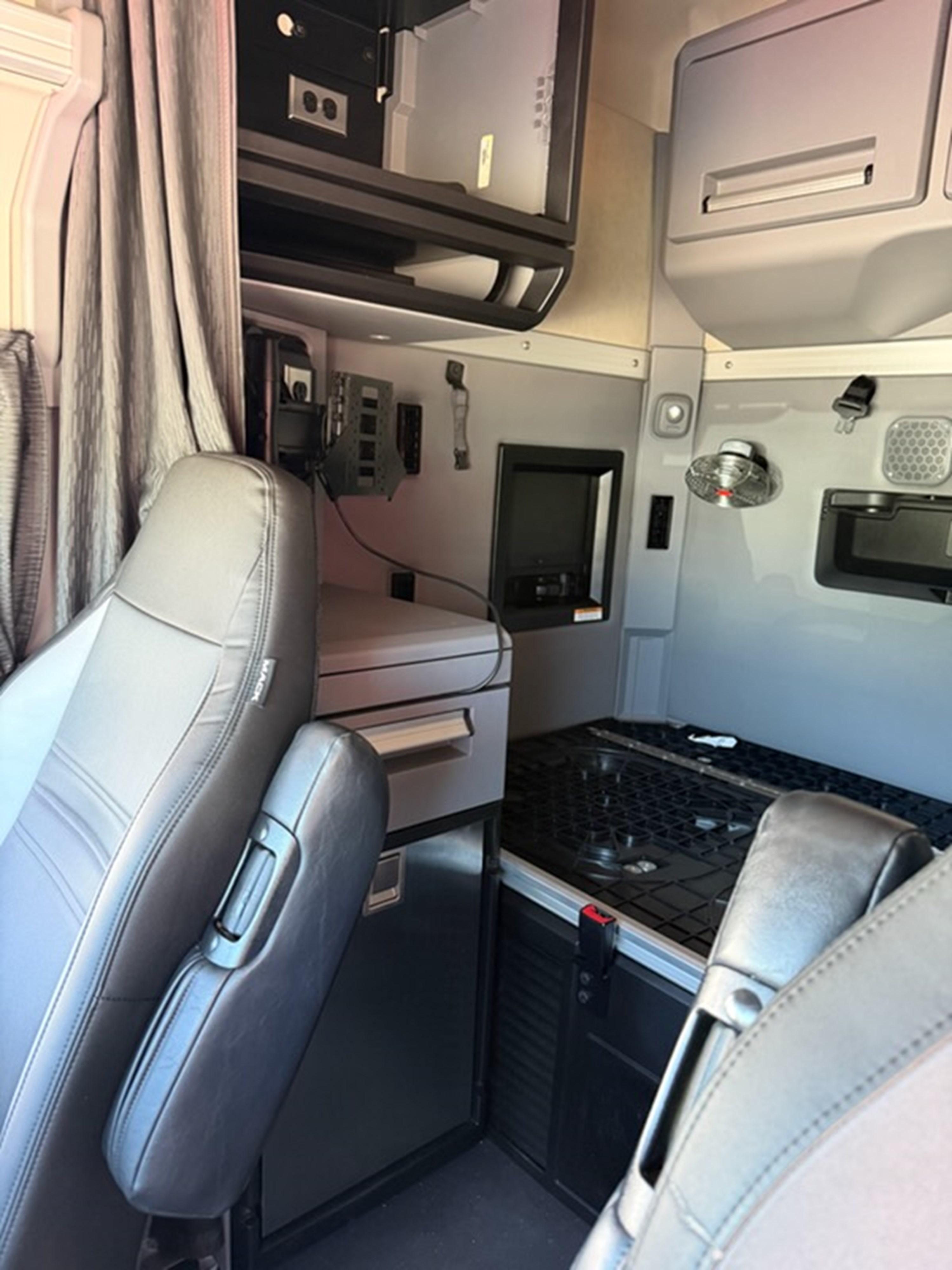 2024 Mack Anthem in LA VERGNE — photo 9