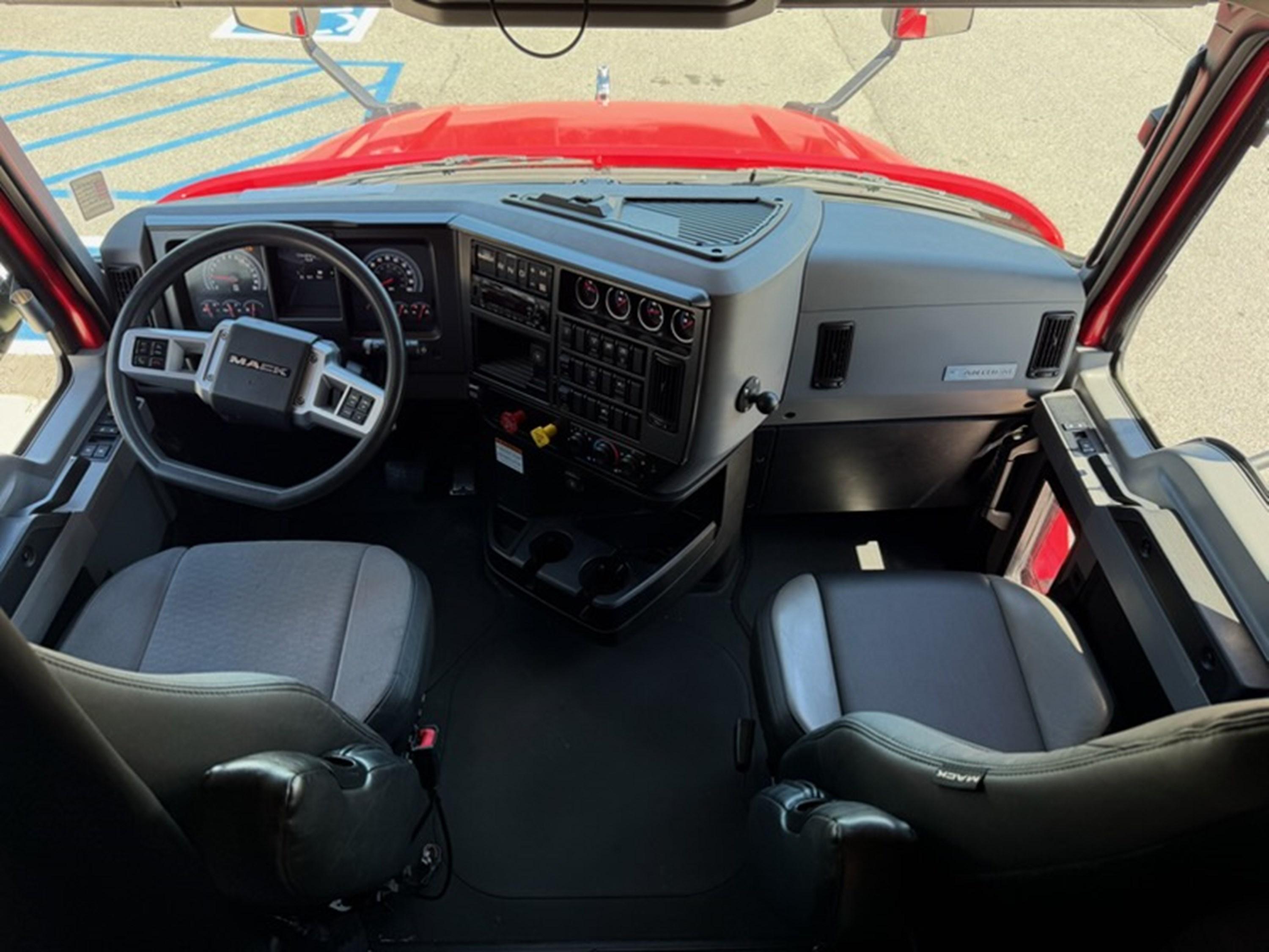 2024 Mack Anthem in LA VERGNE — photo 11