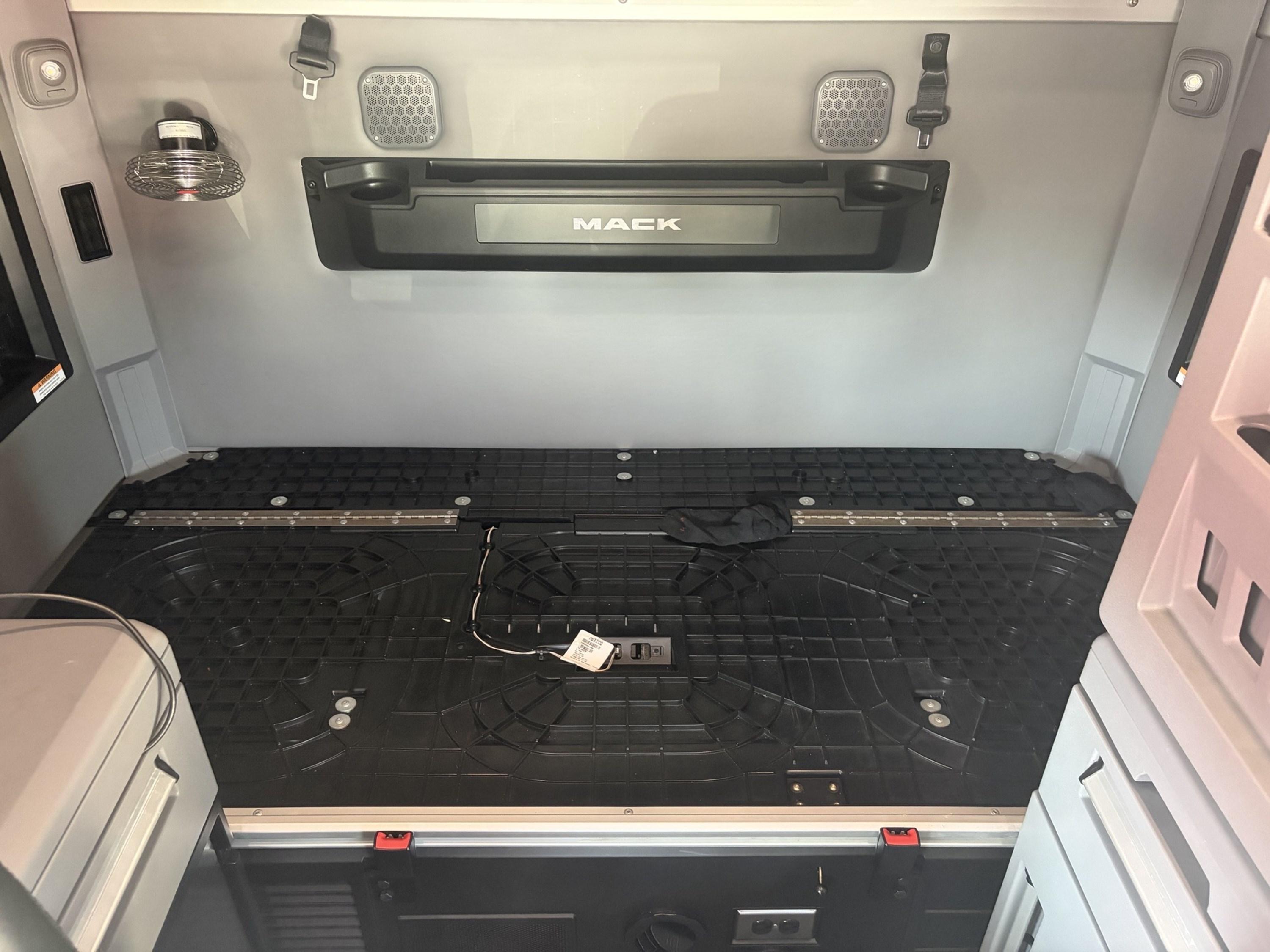 2024 Mack Anthem in LA VERGNE — photo 15