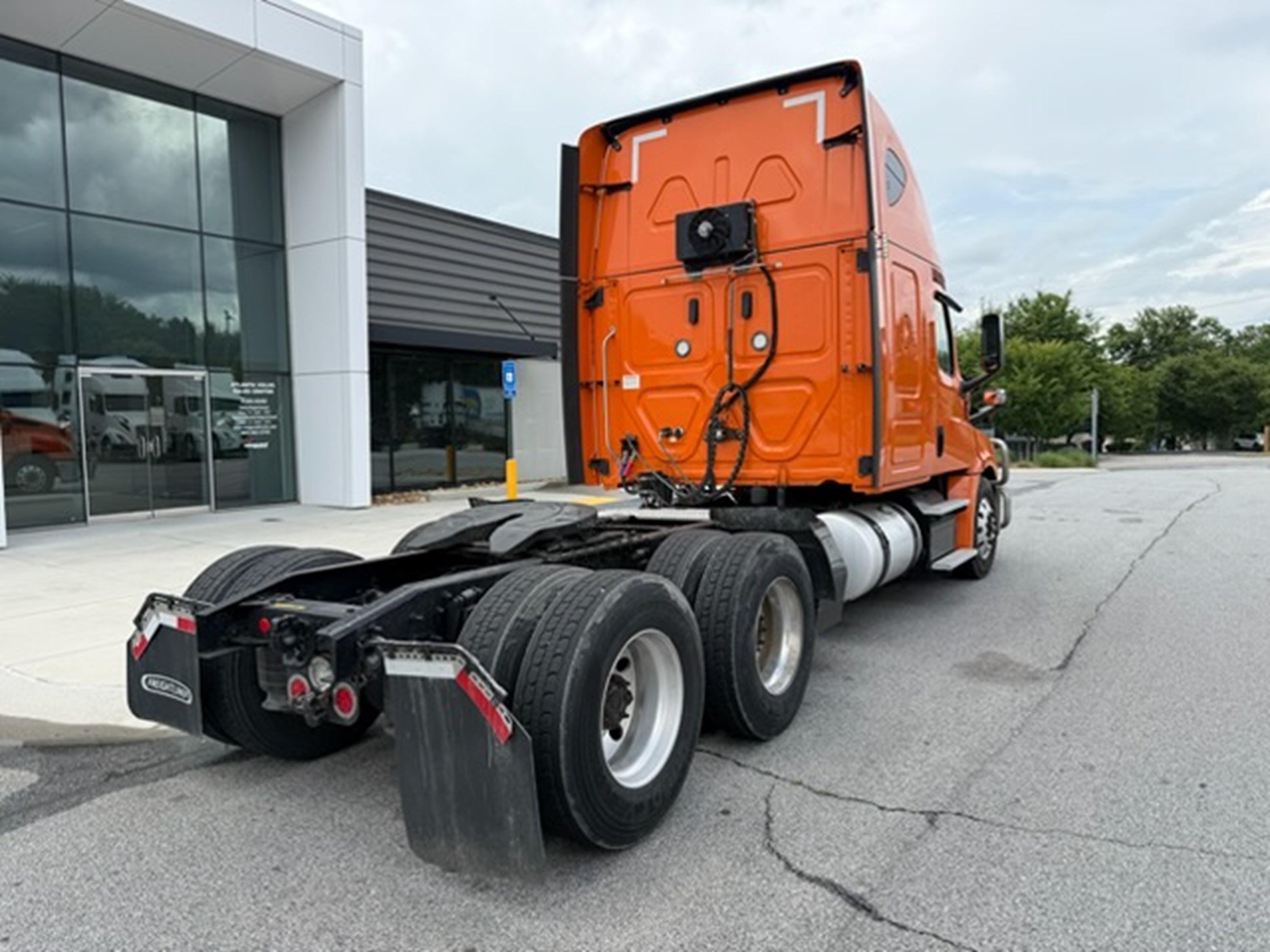 2019 Freightliner Cascadia — photo 3