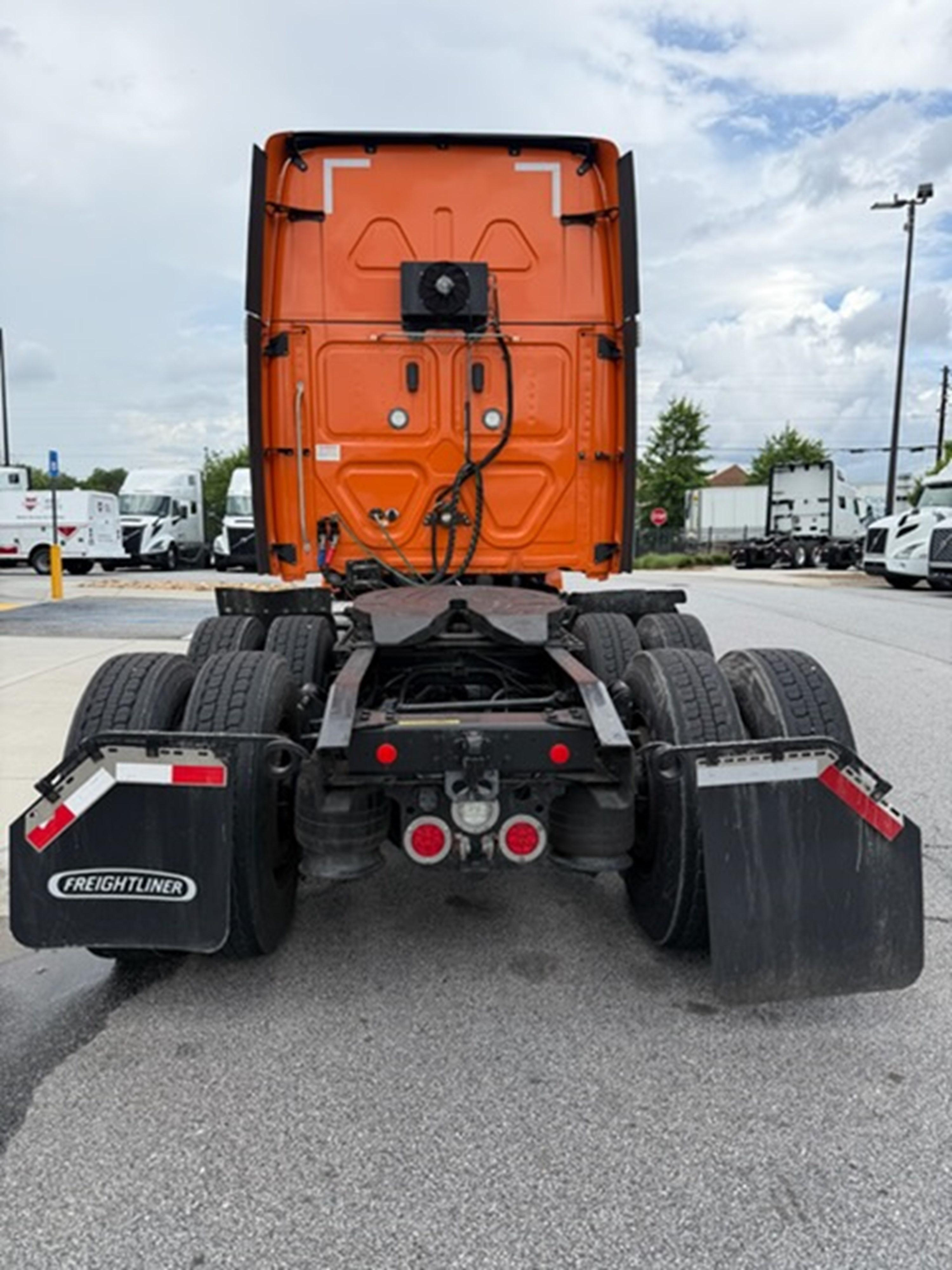 2019 Freightliner Cascadia — photo 4