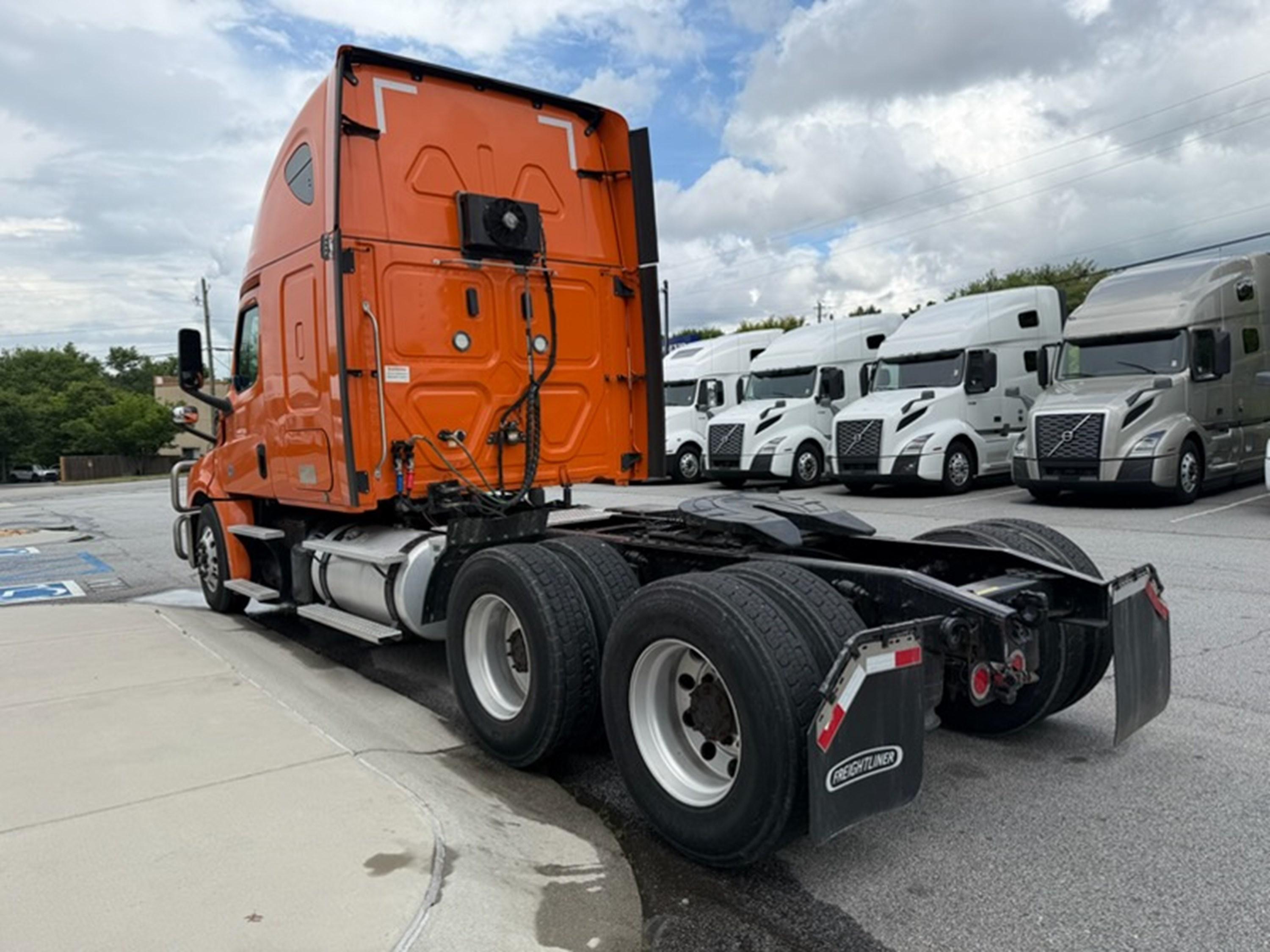 2019 Freightliner Cascadia — photo 5