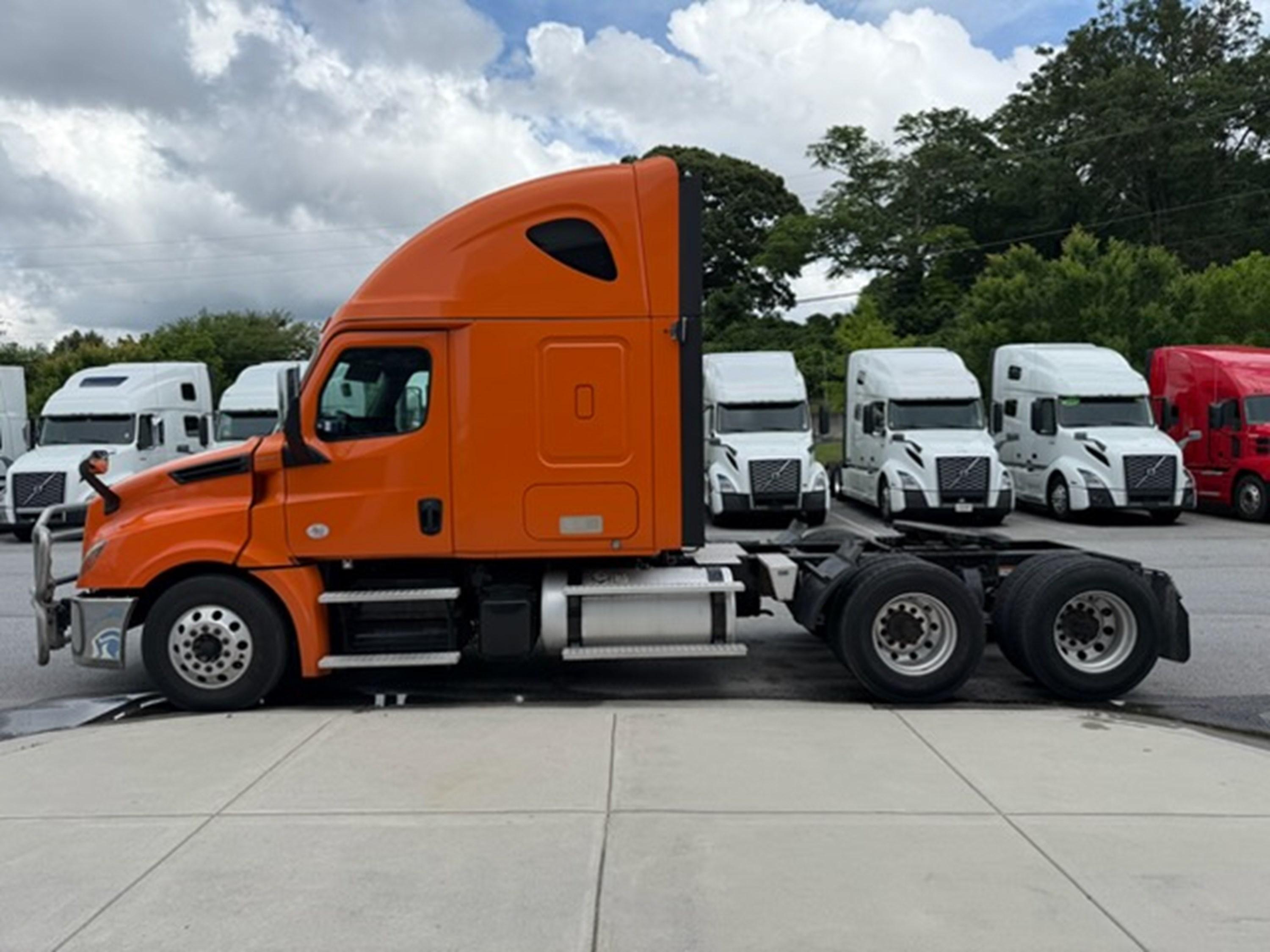 2019 Freightliner Cascadia — photo 6