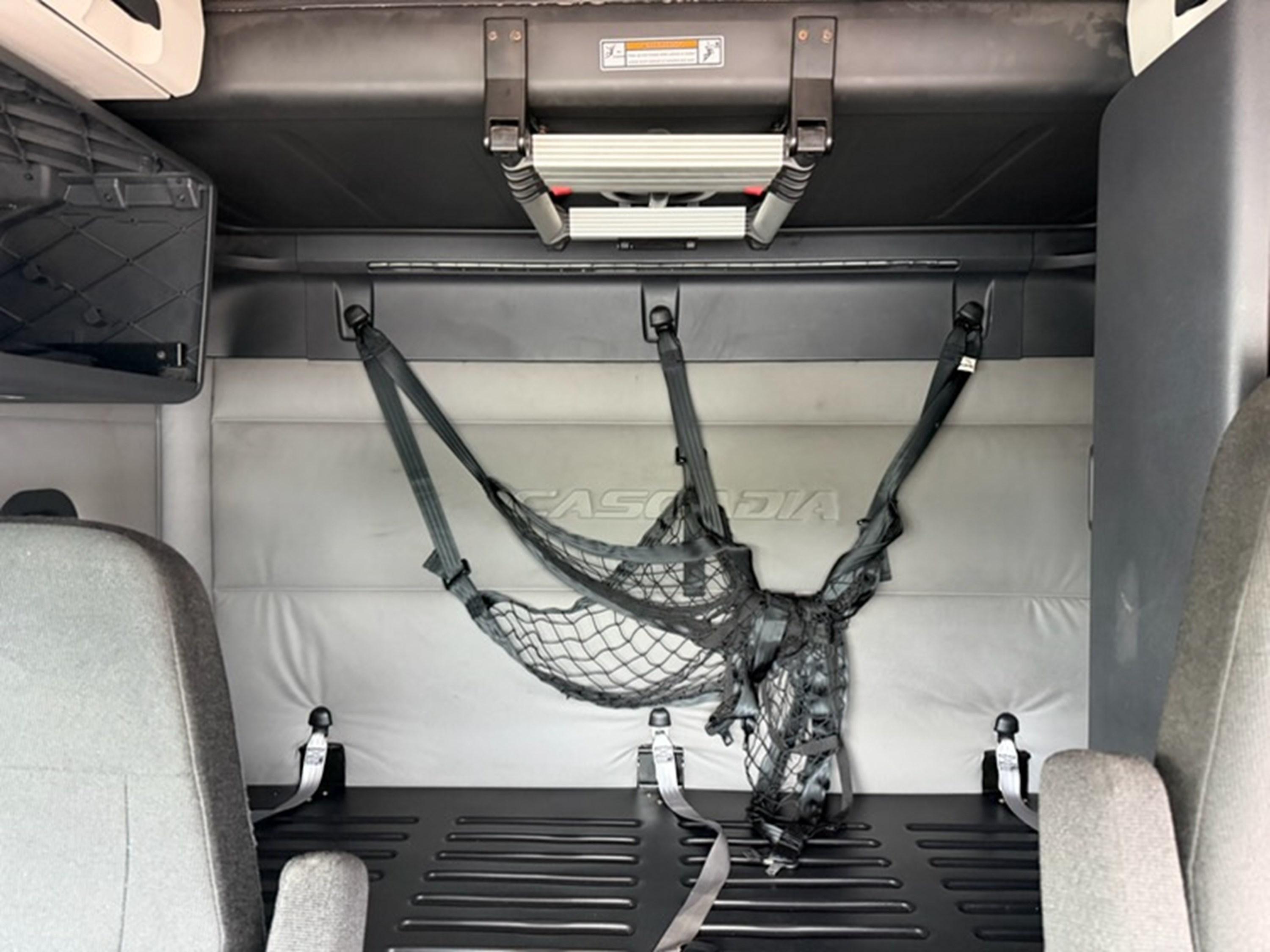2019 Freightliner Cascadia — photo 9