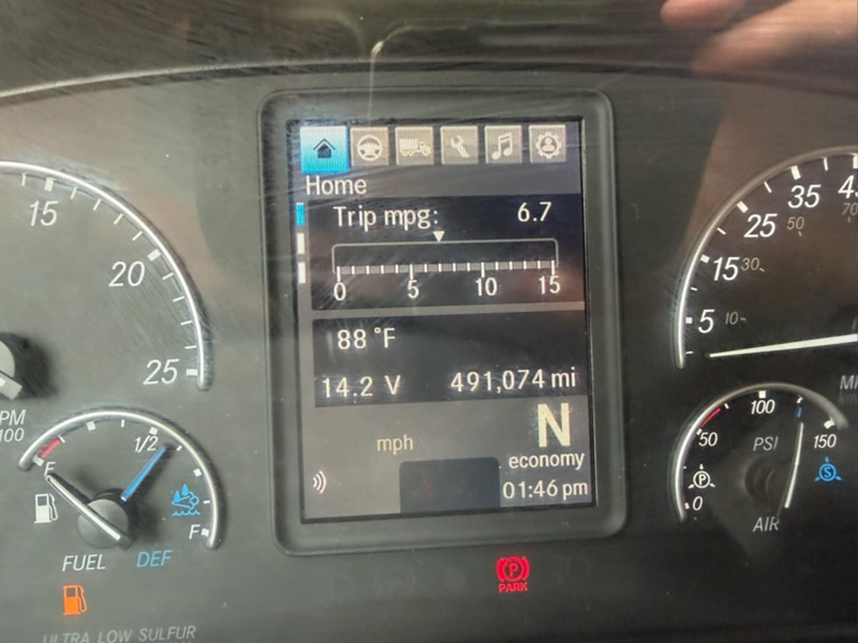 2019 Freightliner Cascadia — photo 11