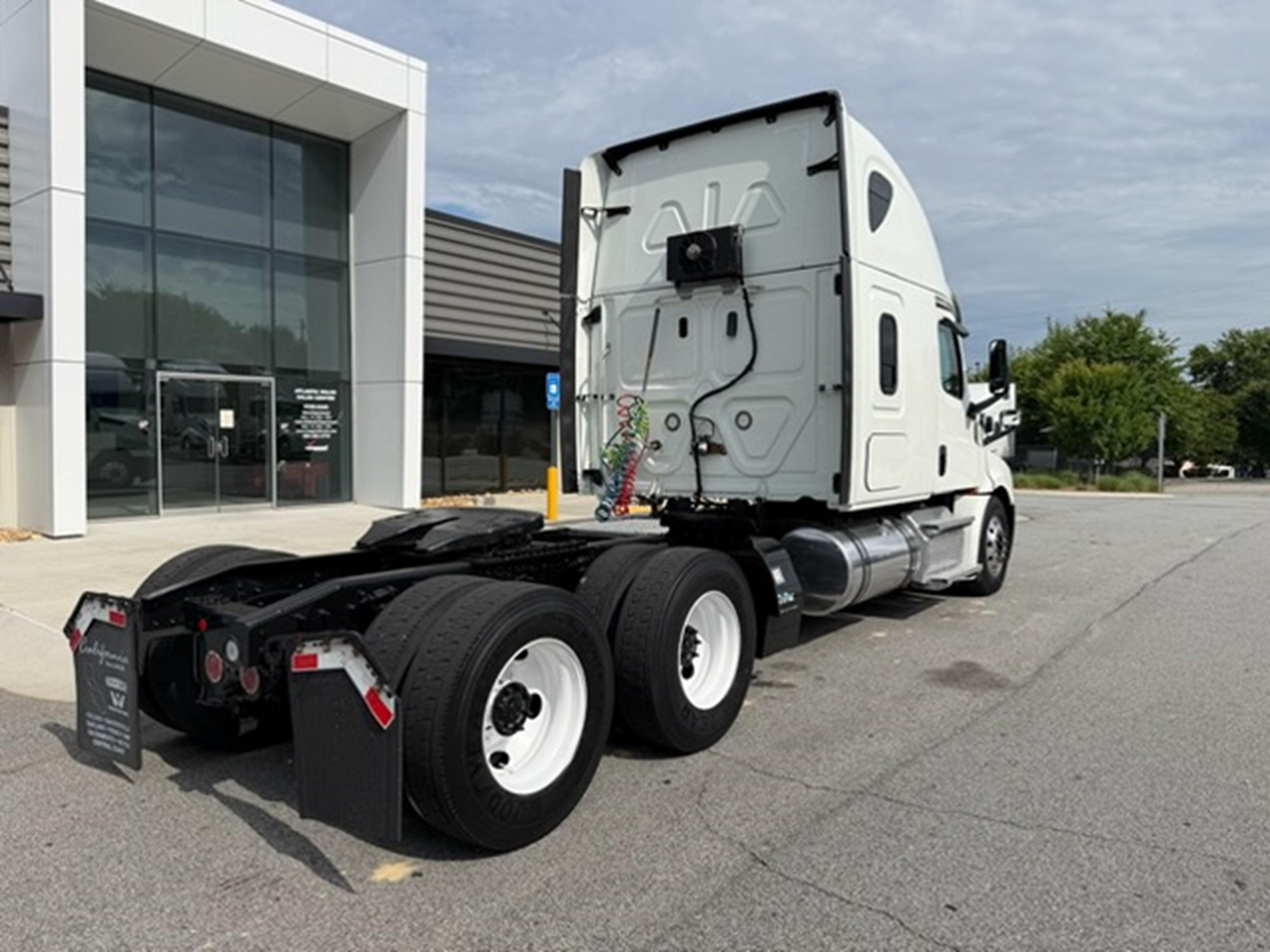 2019 Freightliner Cascadia — photo 3