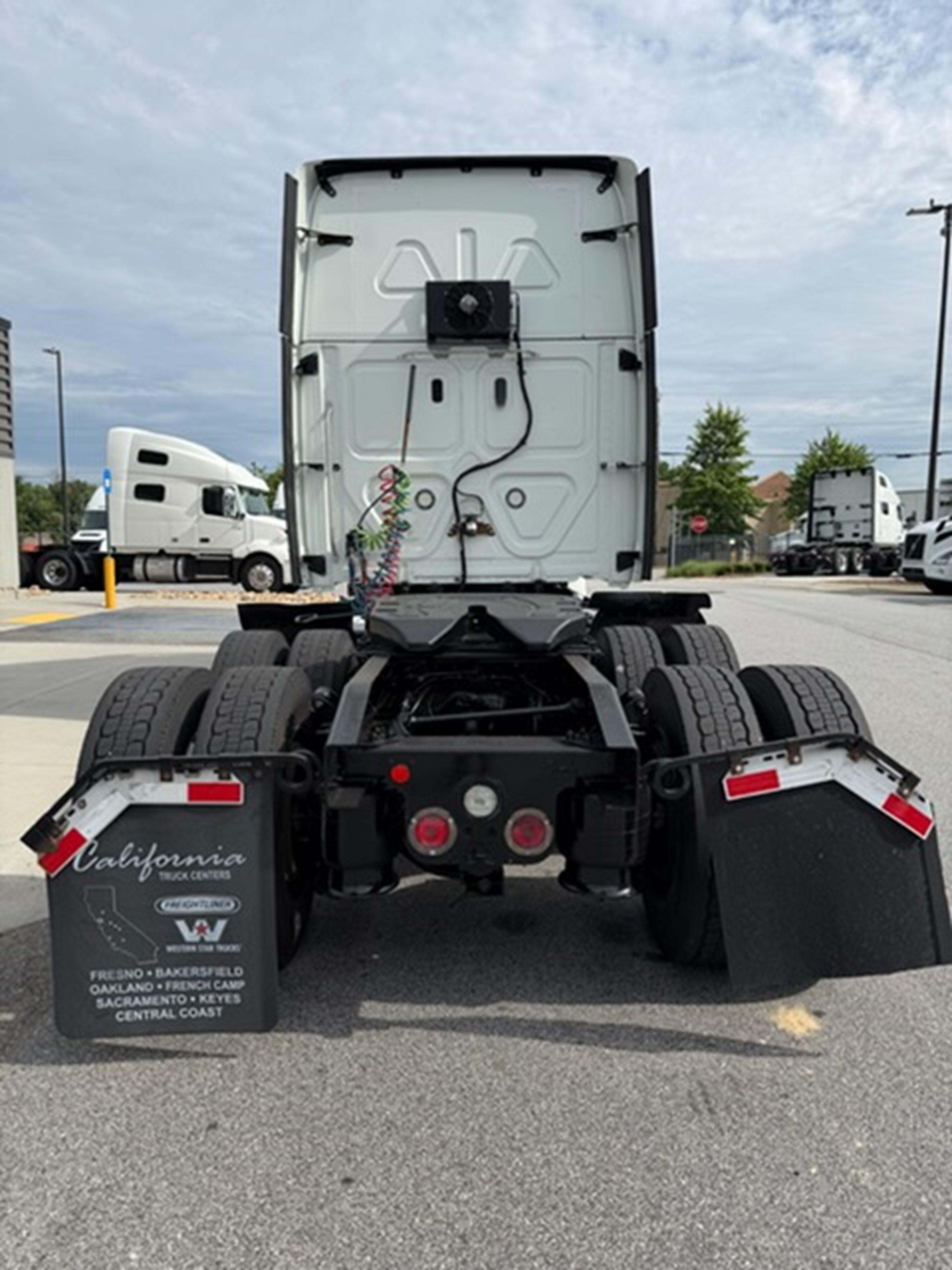 2019 Freightliner Cascadia — photo 4