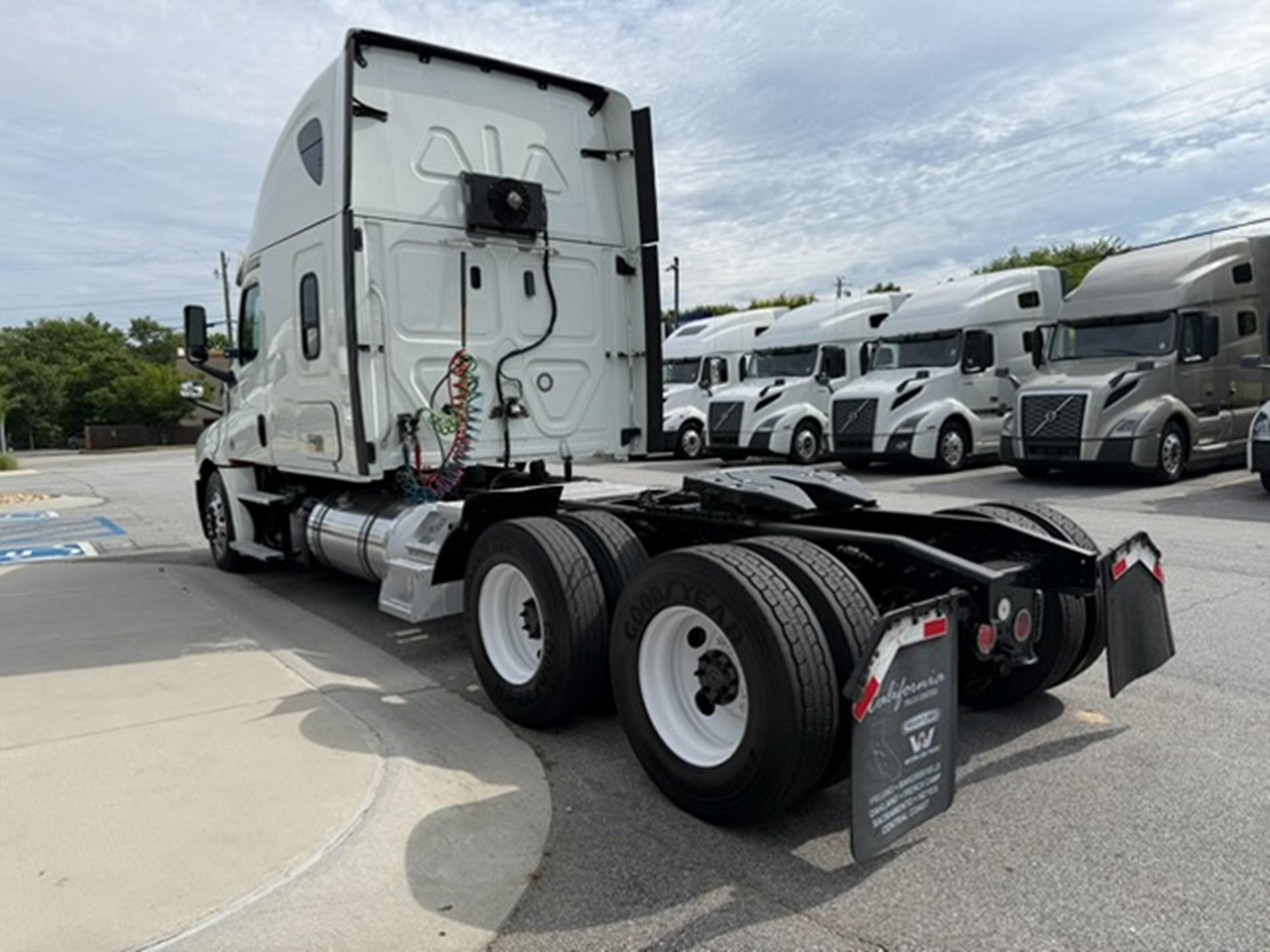 2019 Freightliner Cascadia — photo 5