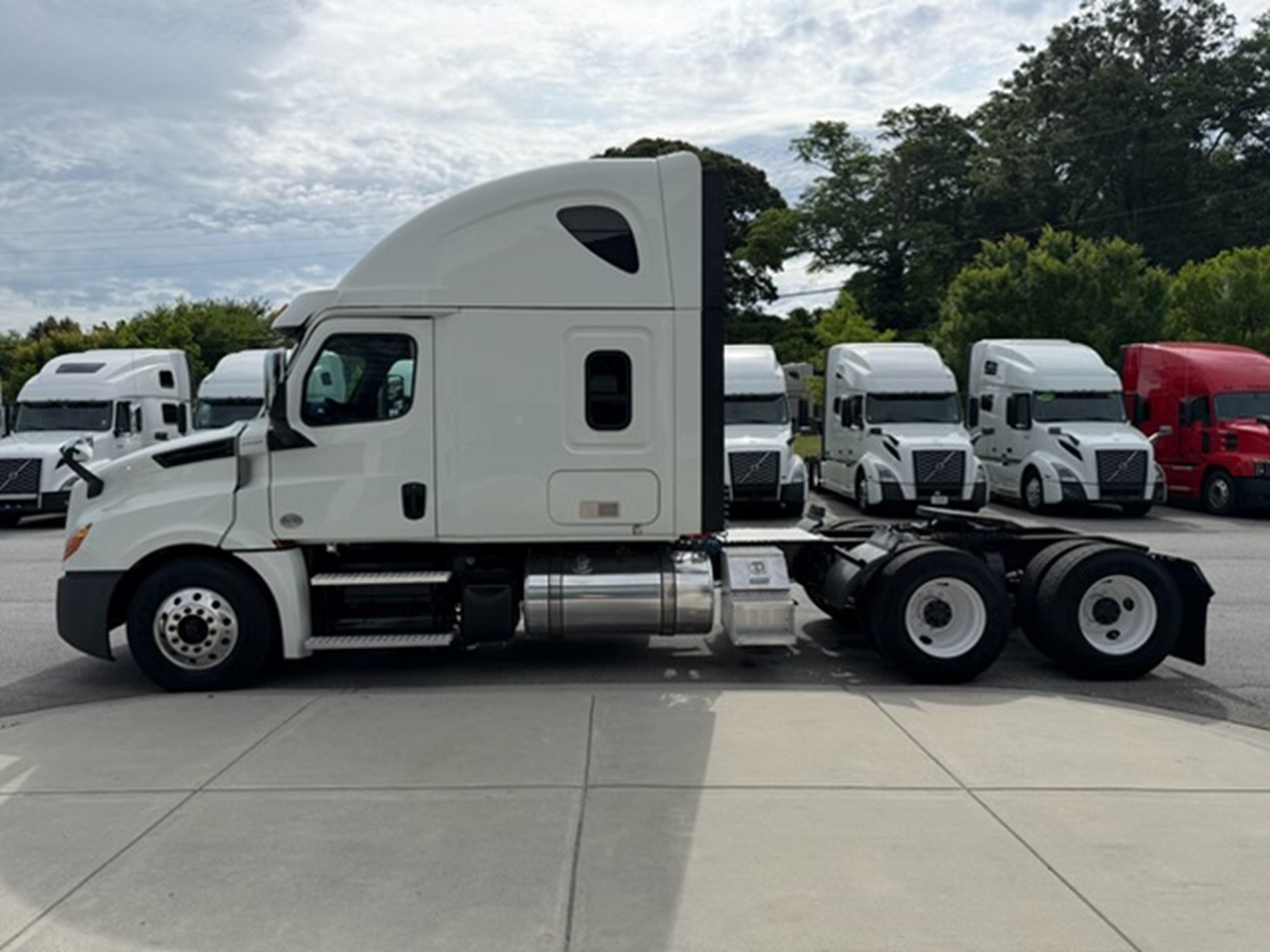 2019 Freightliner Cascadia — photo 6
