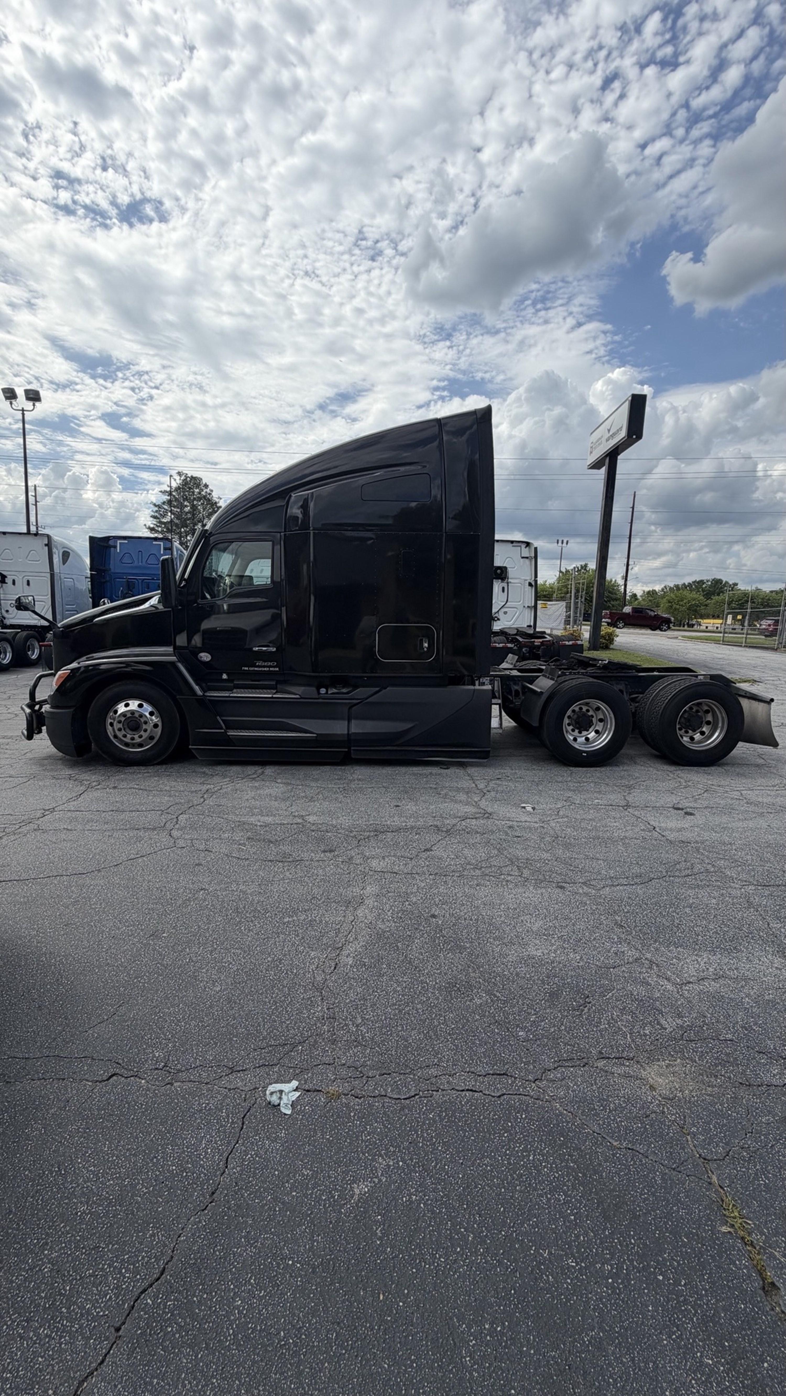2022 Kenworth T680