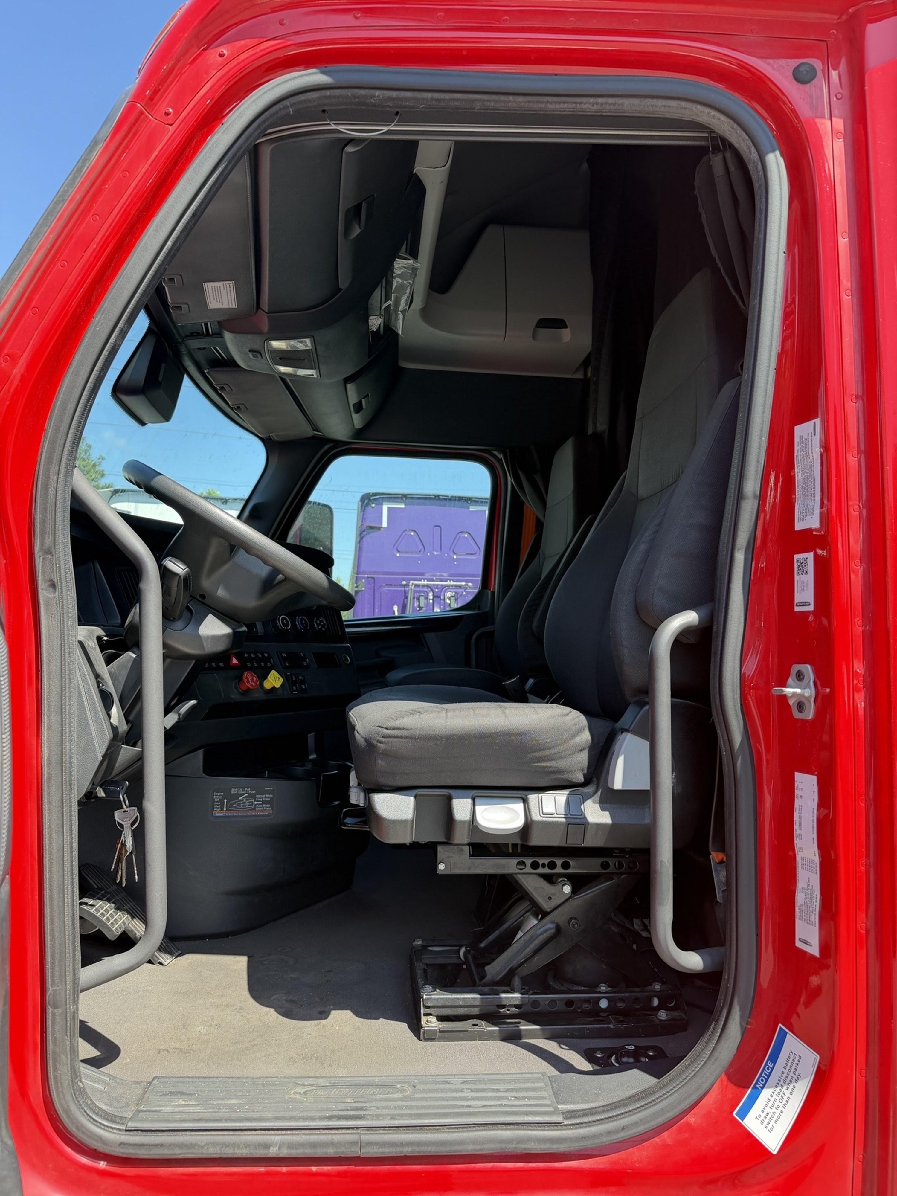 2023 Freightliner Cascadia in GUARDIAN ATLANTA — photo 6