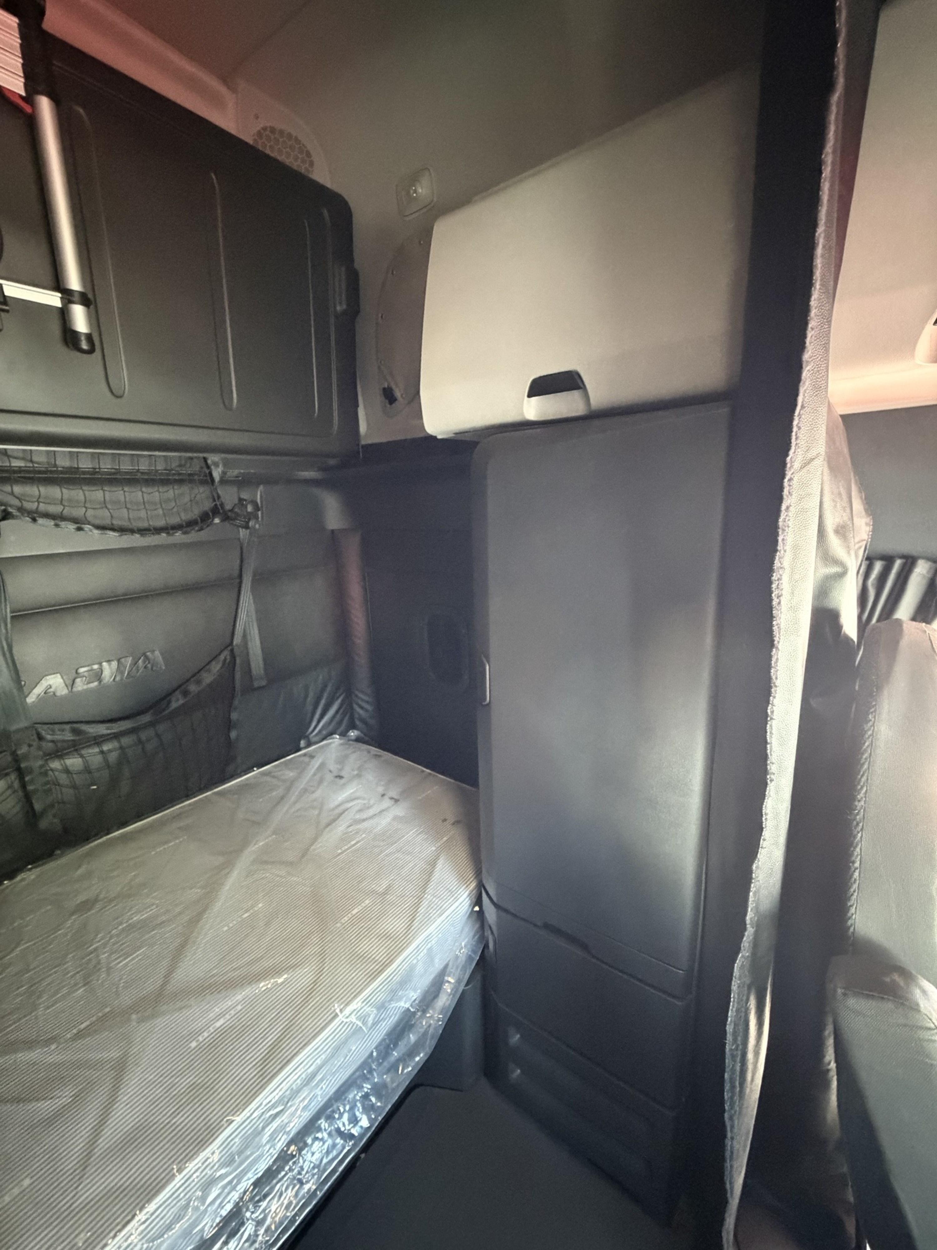 2023 Freightliner Cascadia in GUARDIAN ATLANTA — photo 9