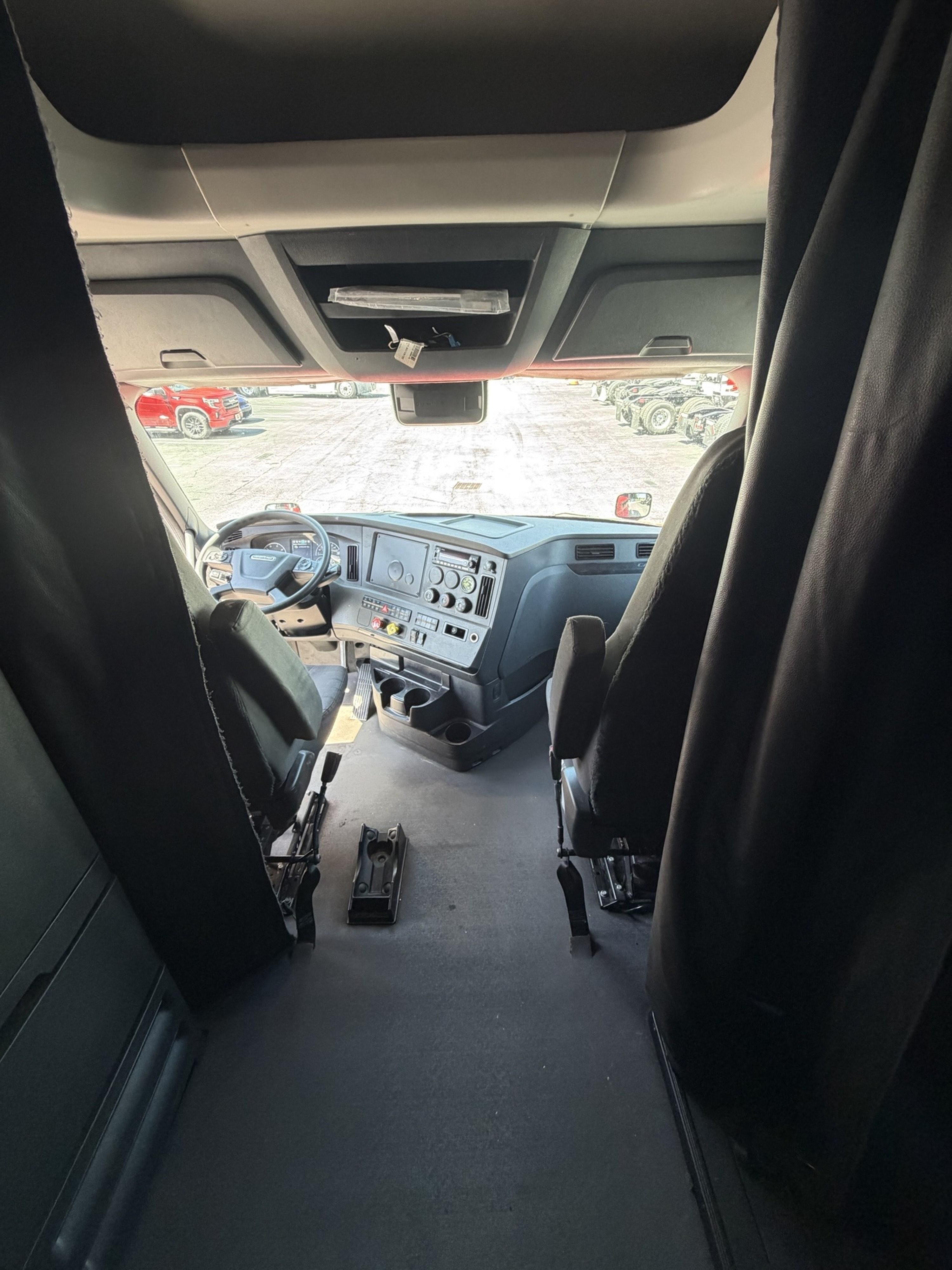 2023 Freightliner Cascadia in GUARDIAN ATLANTA — photo 10