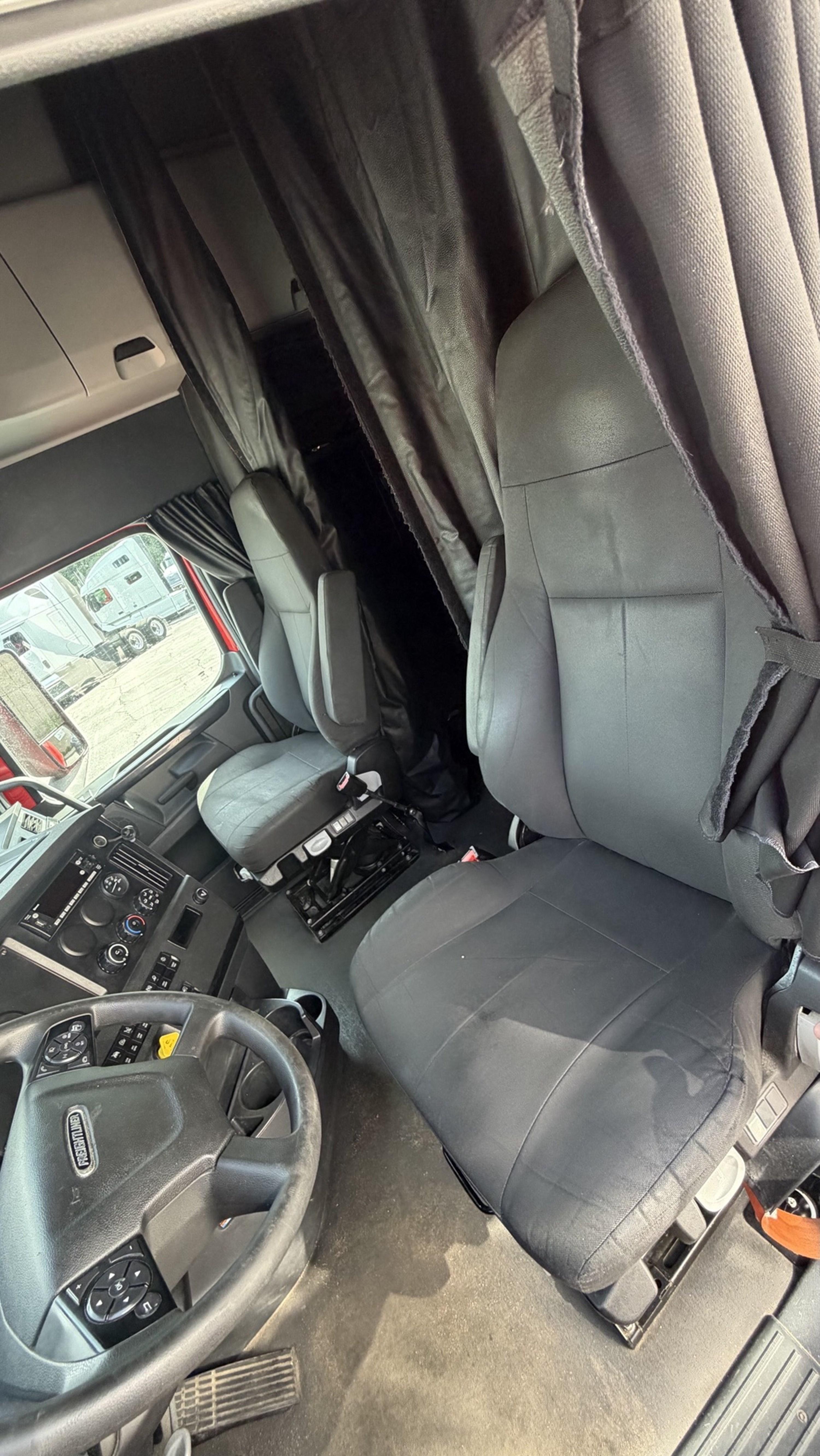 2023 Freightliner Cascadia in GUARDIAN ATLANTA — photo 7